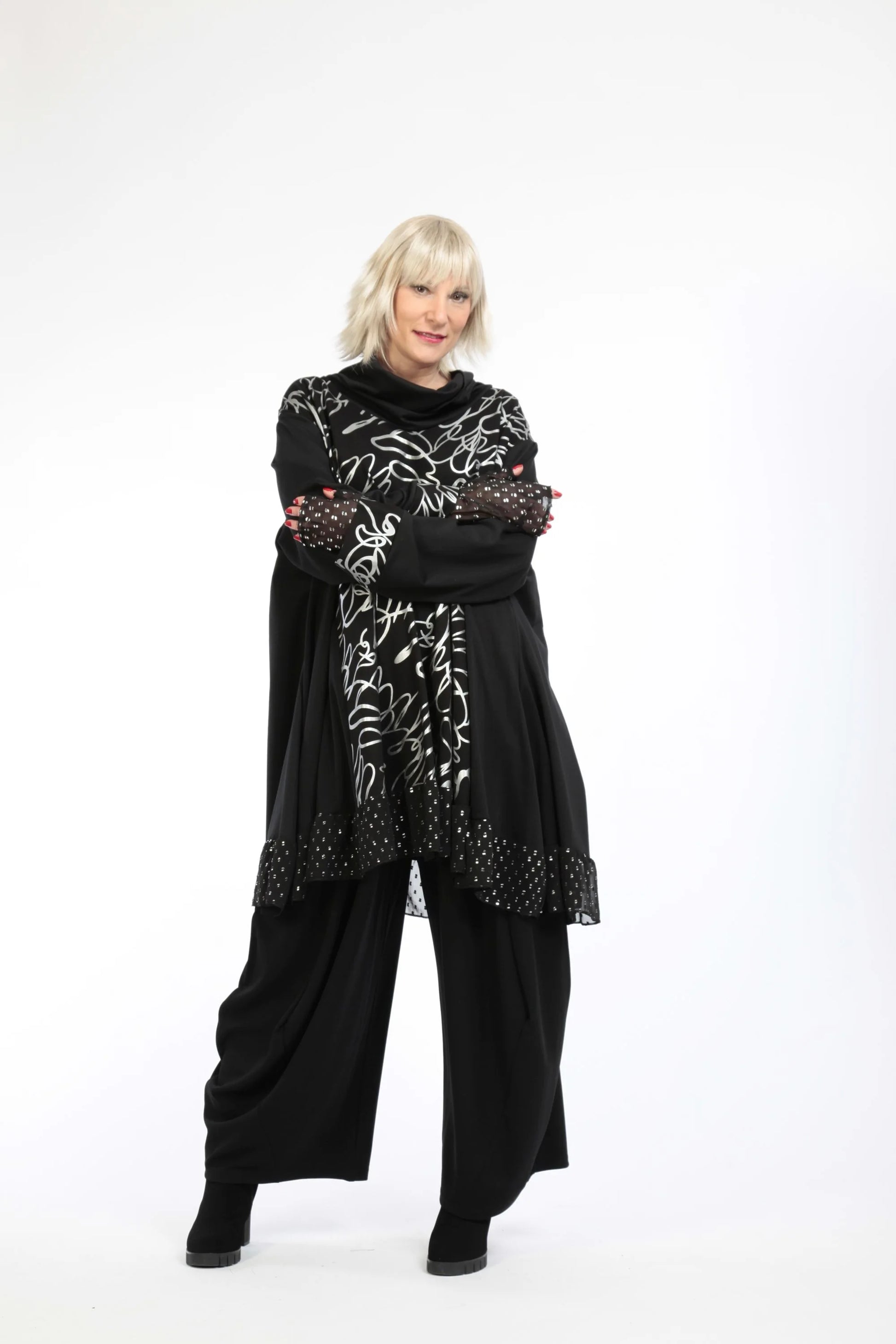  Bigshirt von AKH Fashion aus Viskose in Glocken-Form, 1212.09953, Schwarz-Silber-Nieten