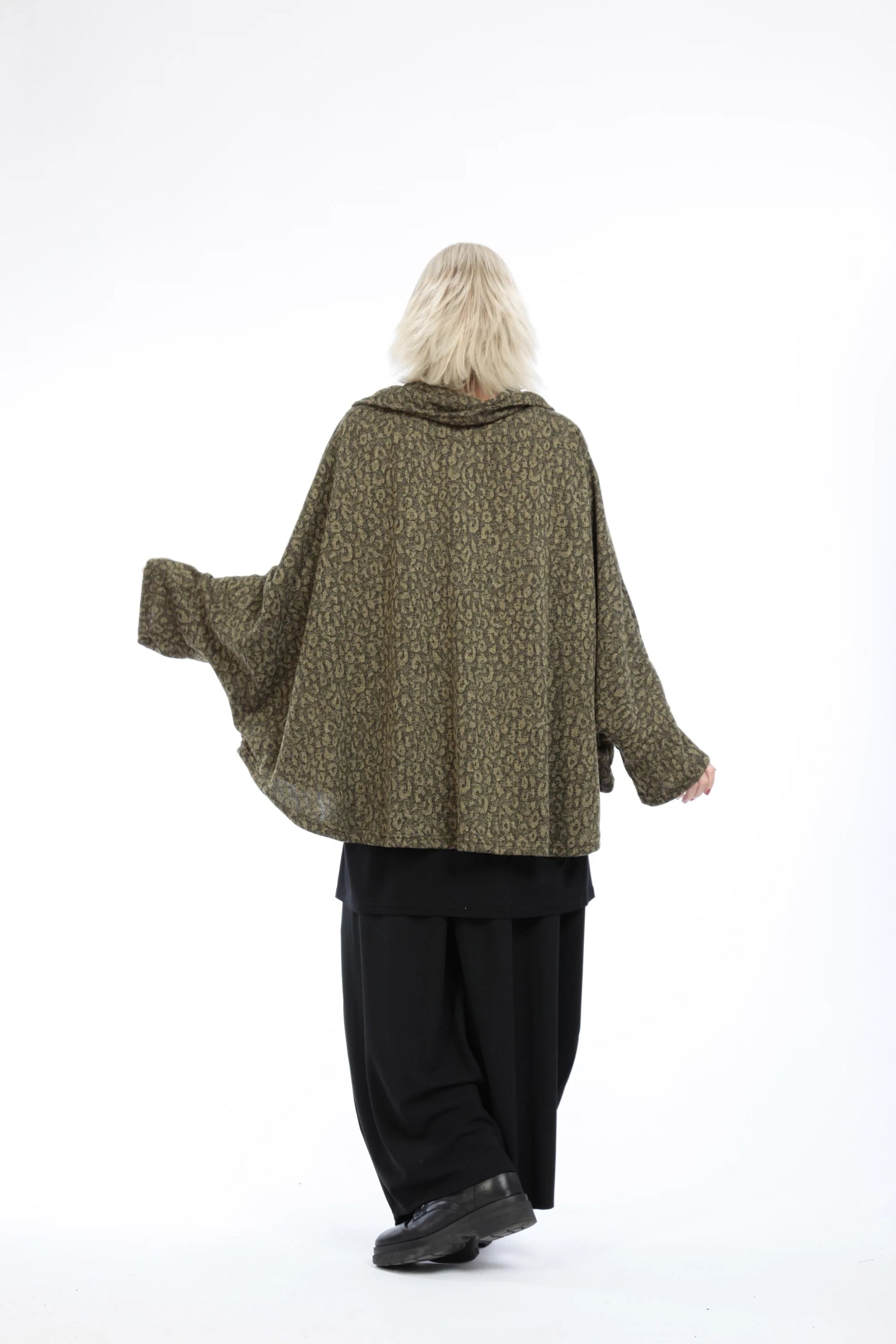  Olivfarbene Poncho Jacke mit elegantem Leopardenmuster in warmem, weichem Mix für Komfort