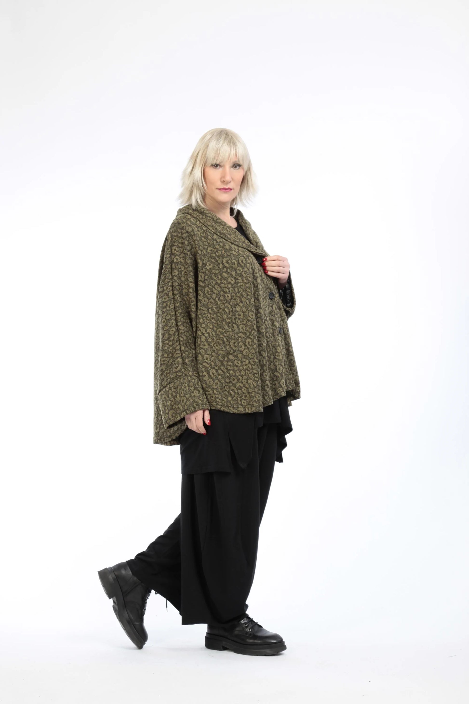  Olivfarbene Poncho Jacke mit elegantem Leopardenmuster in warmem, weichem Mix für Komfort