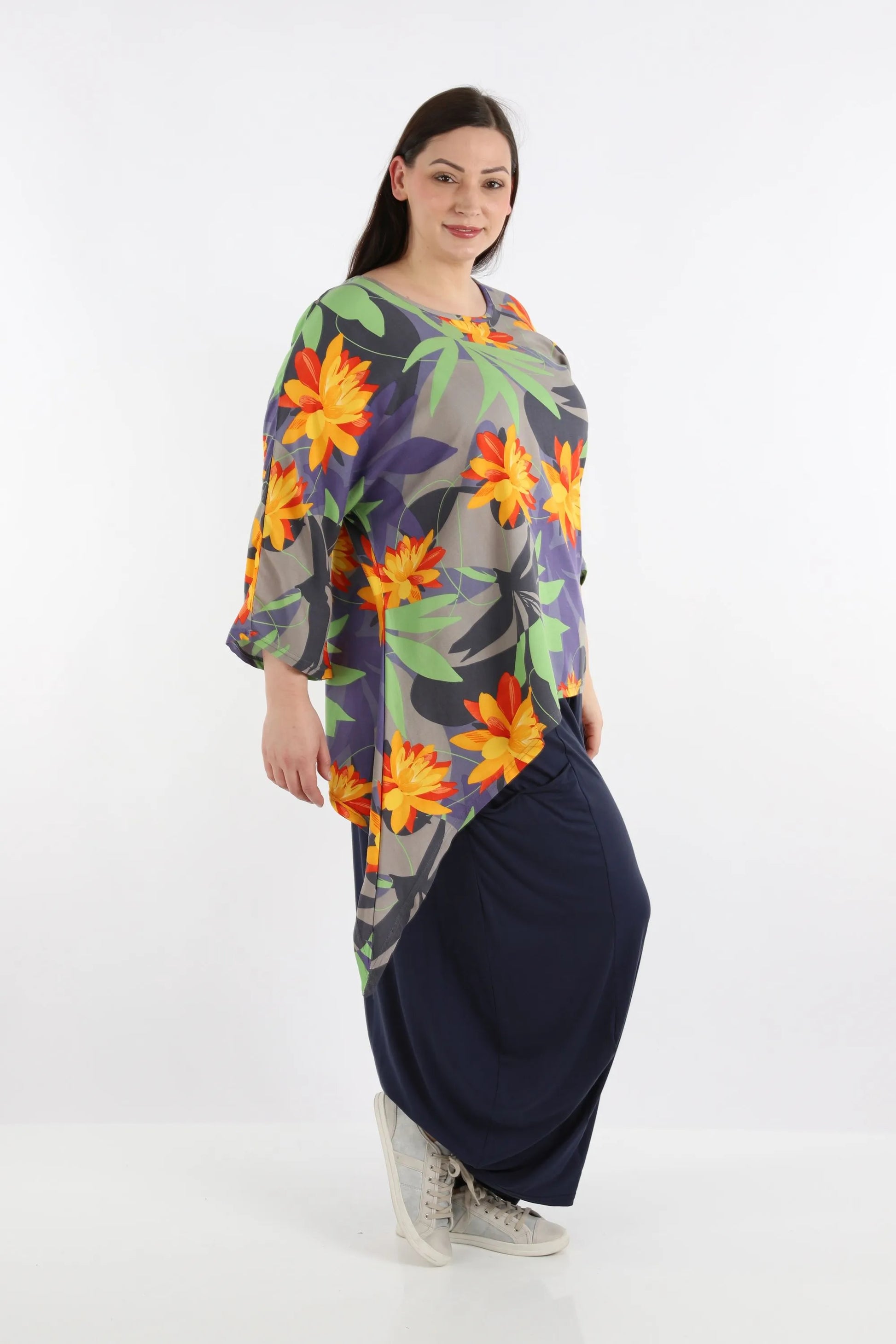  Zipfel Bigshirt von AKH Fashion aus Viskose, 1277.06588, Grau-Lime, Blumen, Schick, Modern