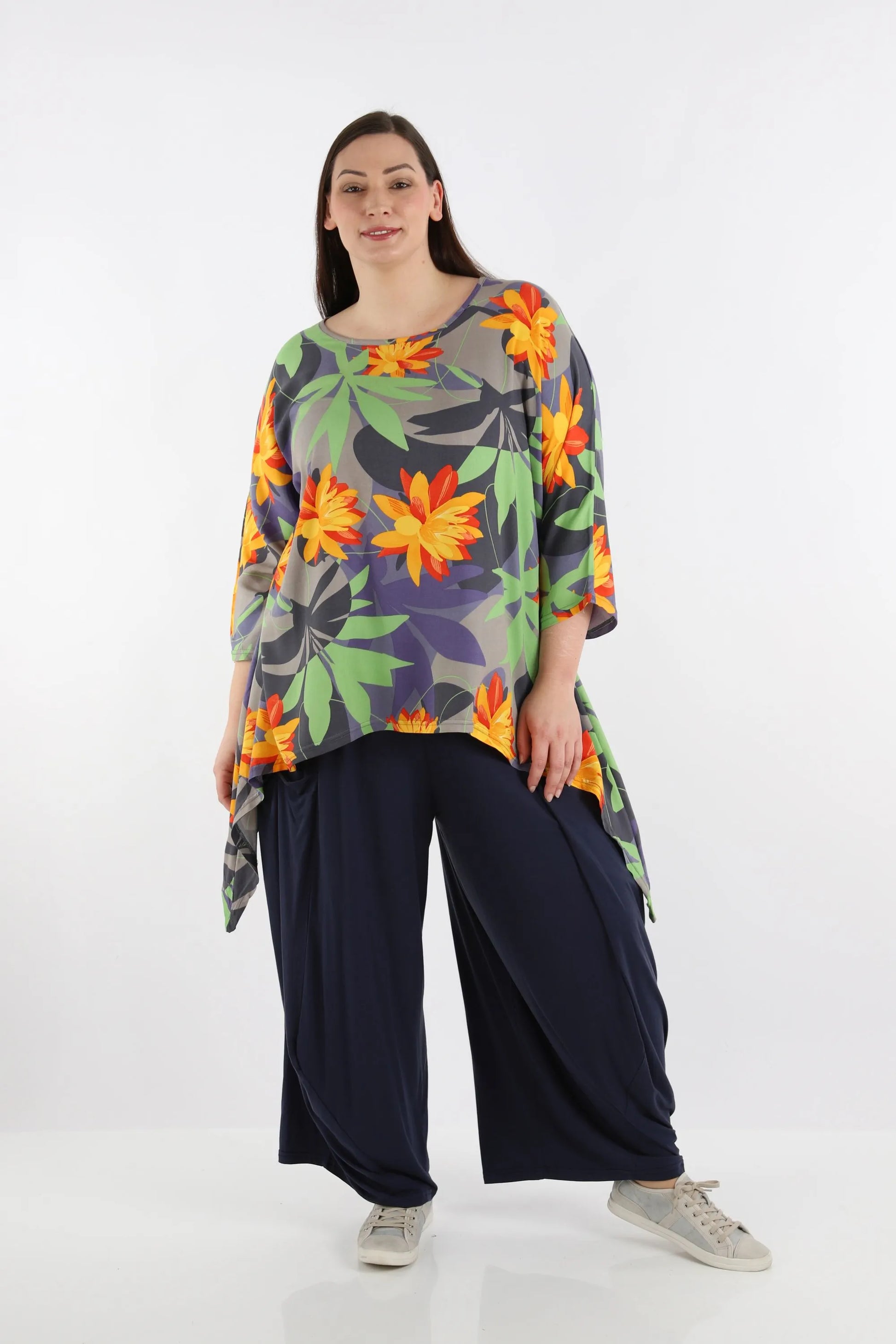  Zipfel Bigshirt von AKH Fashion aus Viskose, 1277.06588, Grau-Lime, Blumen, Schick, Modern