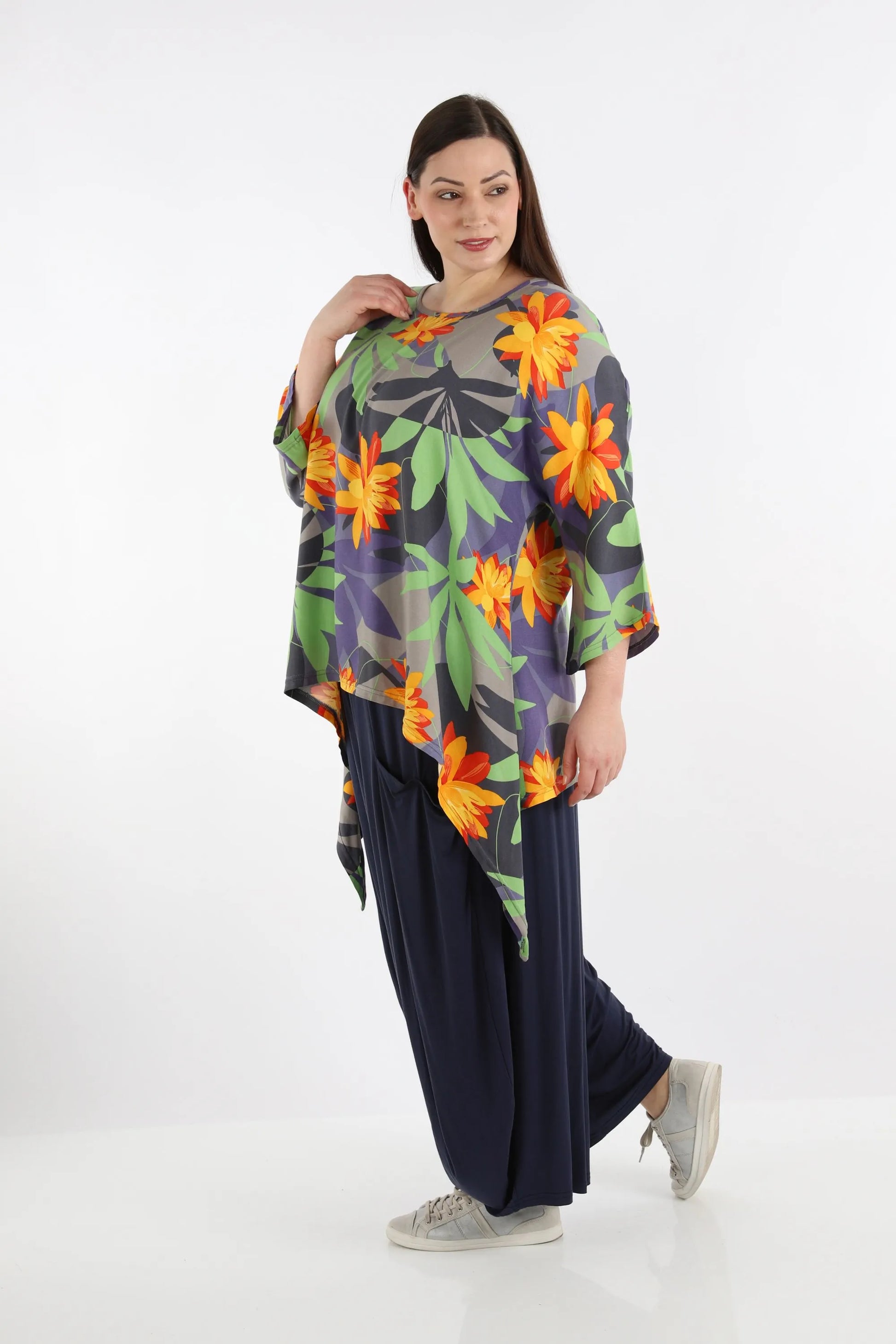  Zipfel Bigshirt von AKH Fashion aus Viskose, 1277.06588, Grau-Lime, Blumen, Schick, Modern