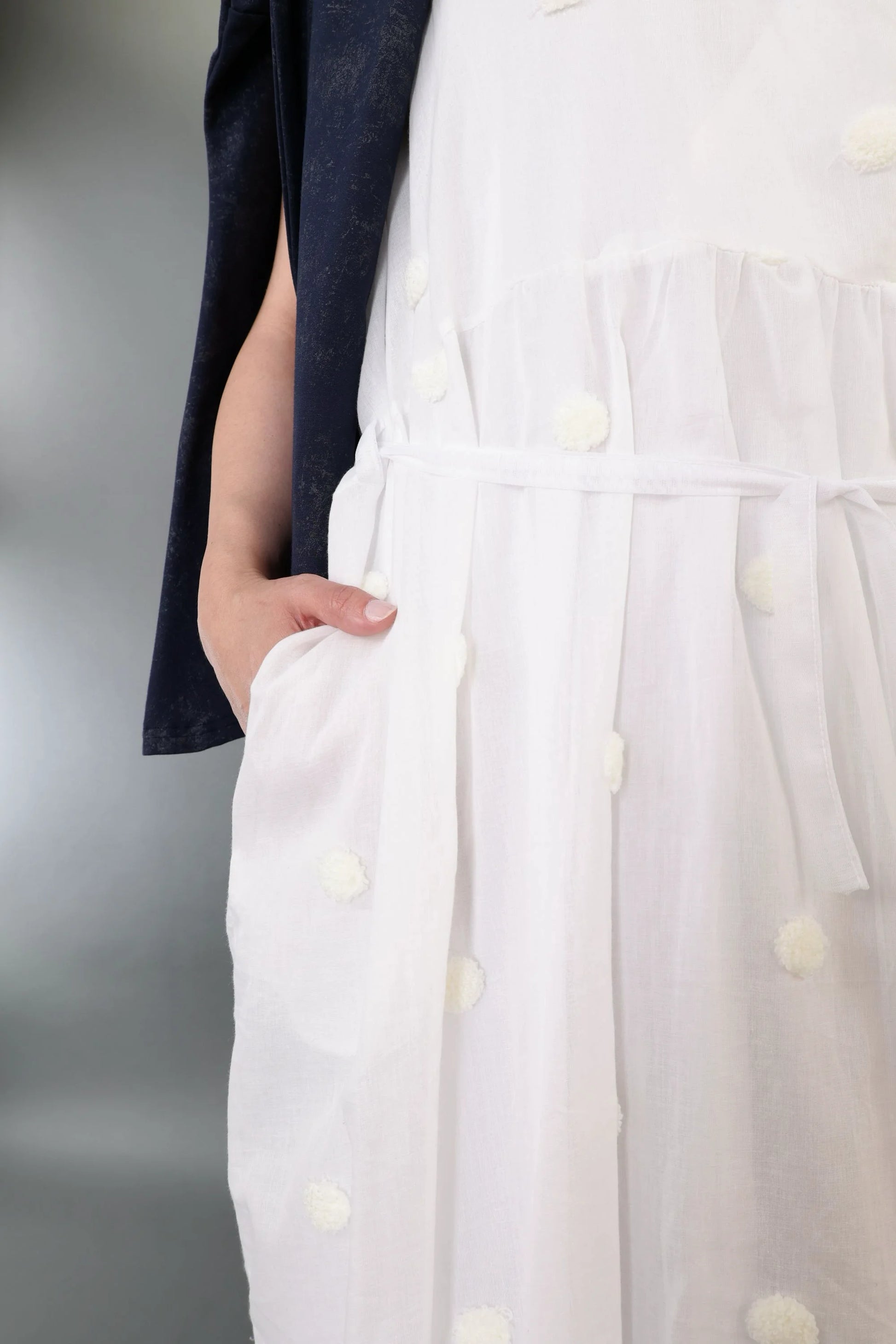  A-Form Kleid von AKH Premium aus Baumwolle, P1005.7115, Weiß, Punkte, Ausgefallen, Zeitlos