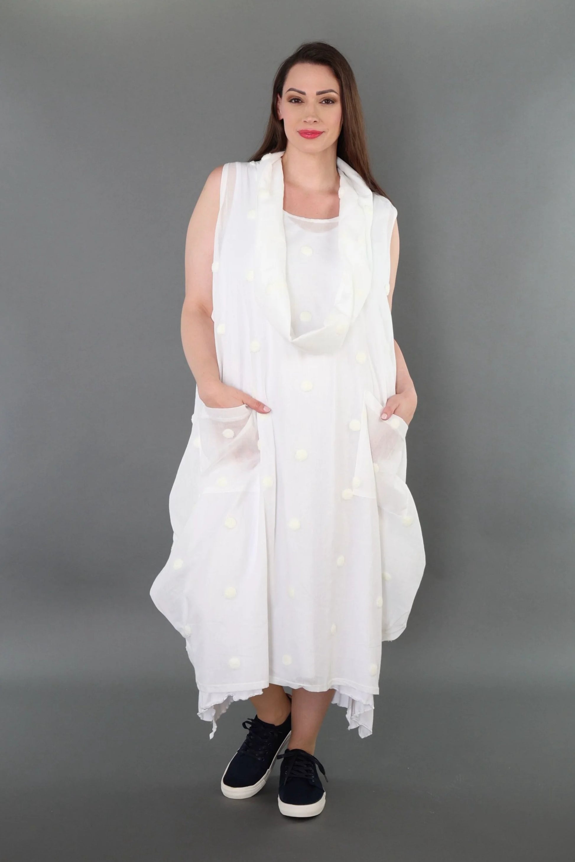  Ballonkleid von AKH Premium aus Baumwolle, P1005.7118, Weiß, Punkte, Ausgefallen, Zeitlos