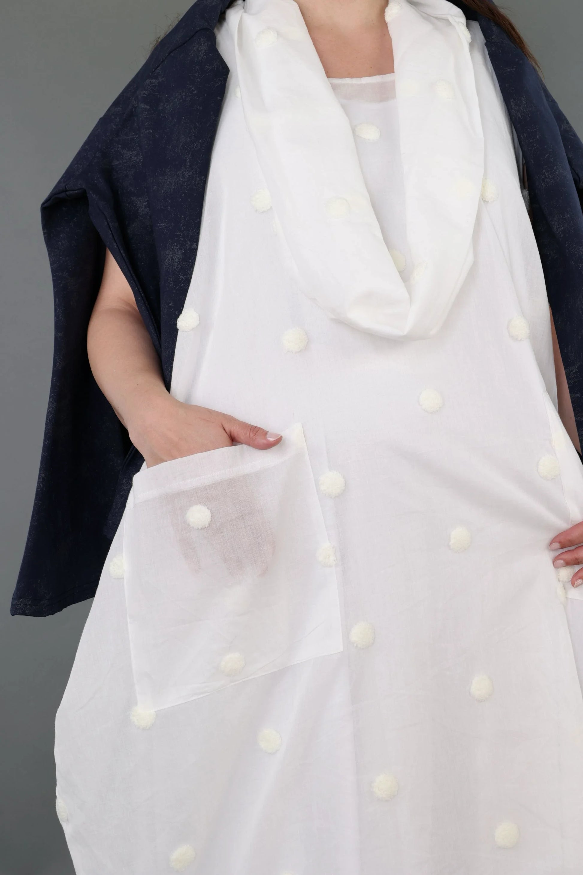  Ballonkleid von AKH Premium aus Baumwolle, P1005.7118, Weiß, Punkte, Ausgefallen, Zeitlos