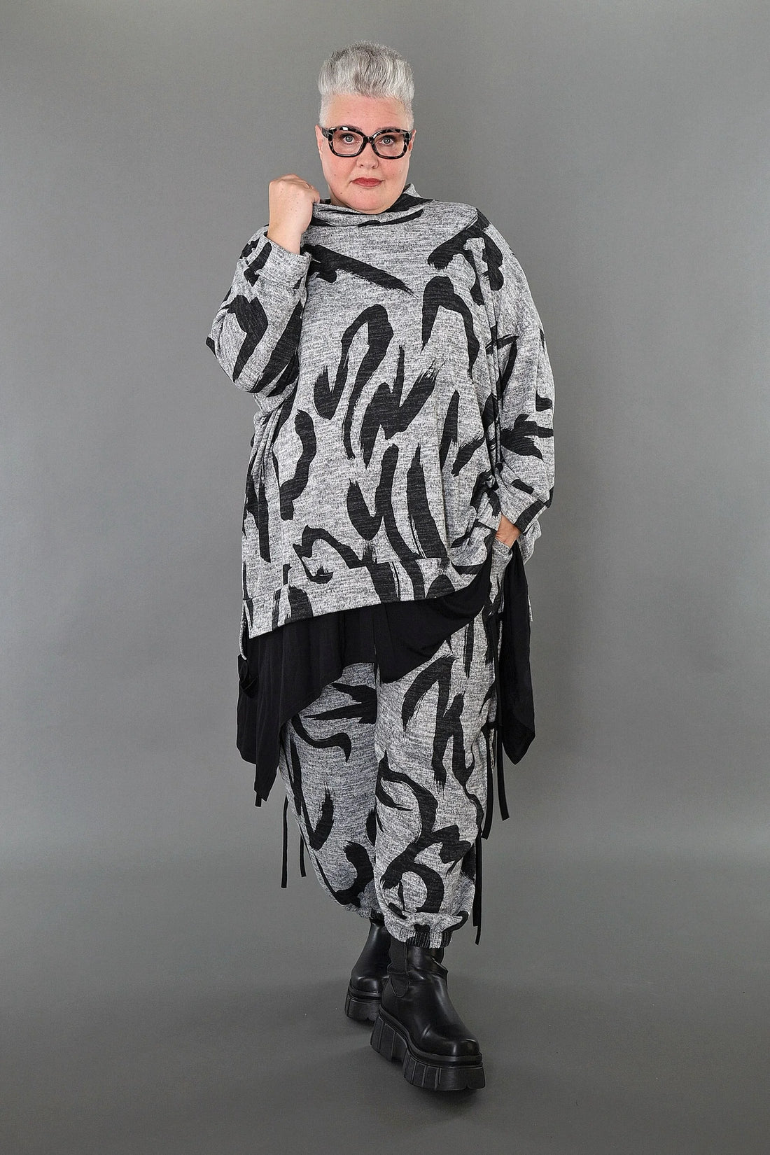  A-Form Bigshirt von AKH Premium aus Materialmix, P1006.7124, Grau/Dunkelgrau, Pinselstrich