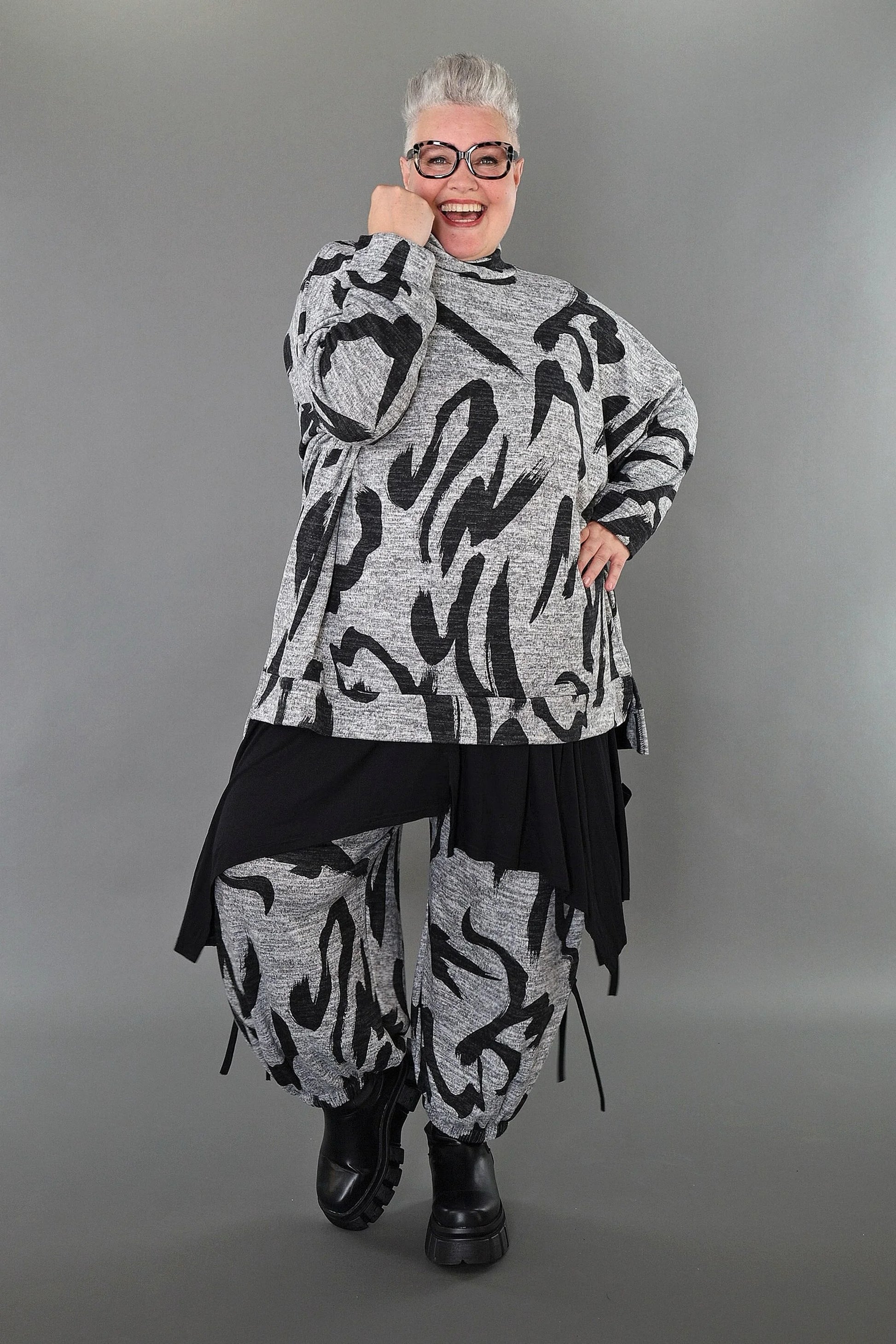  A-Form Bigshirt von AKH Premium aus Materialmix, P1006.7124, Grau/Dunkelgrau, Pinselstrich