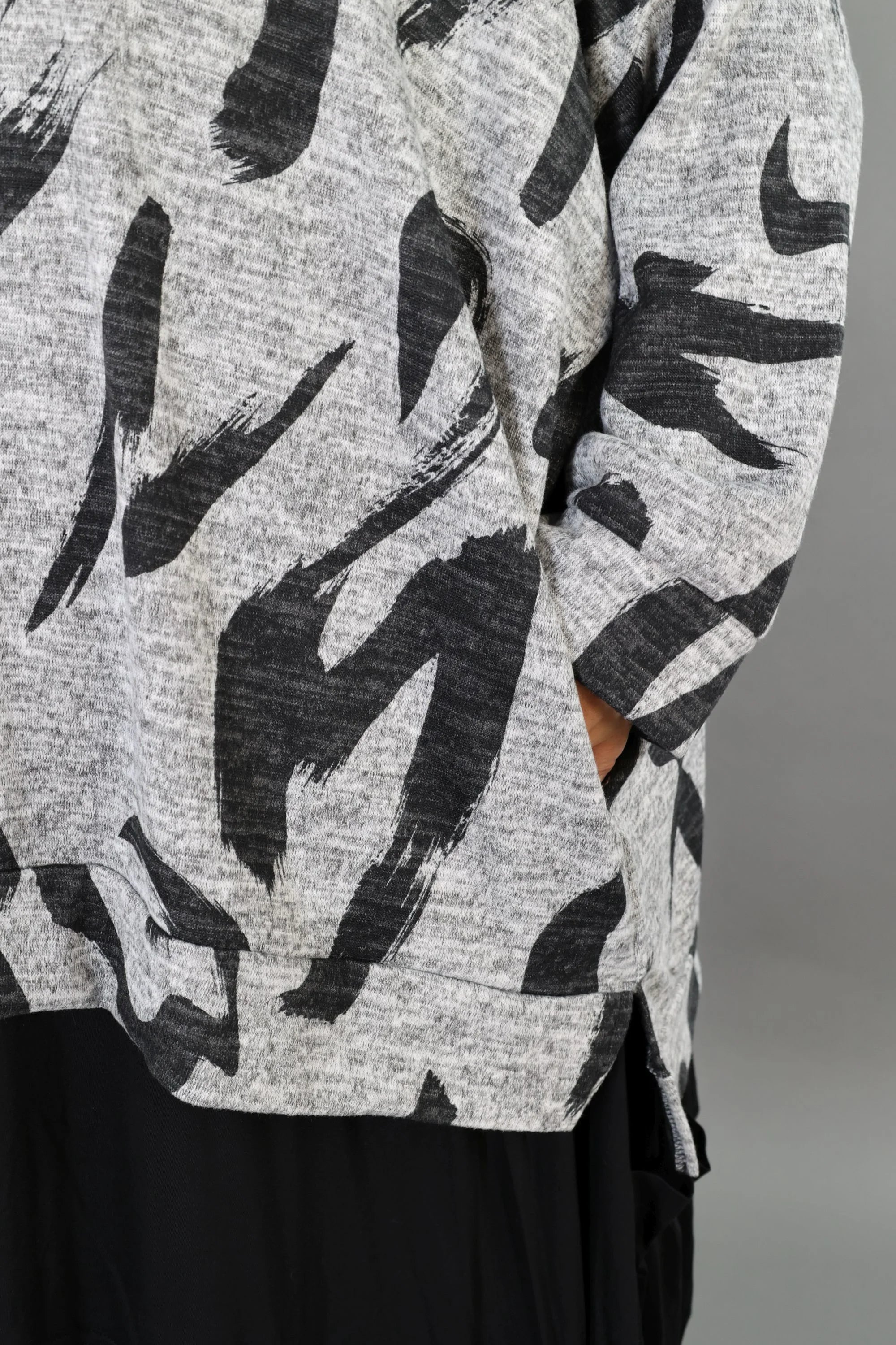  A-Form Bigshirt von AKH Premium aus Materialmix, P1006.7124, Grau/Dunkelgrau, Pinselstrich