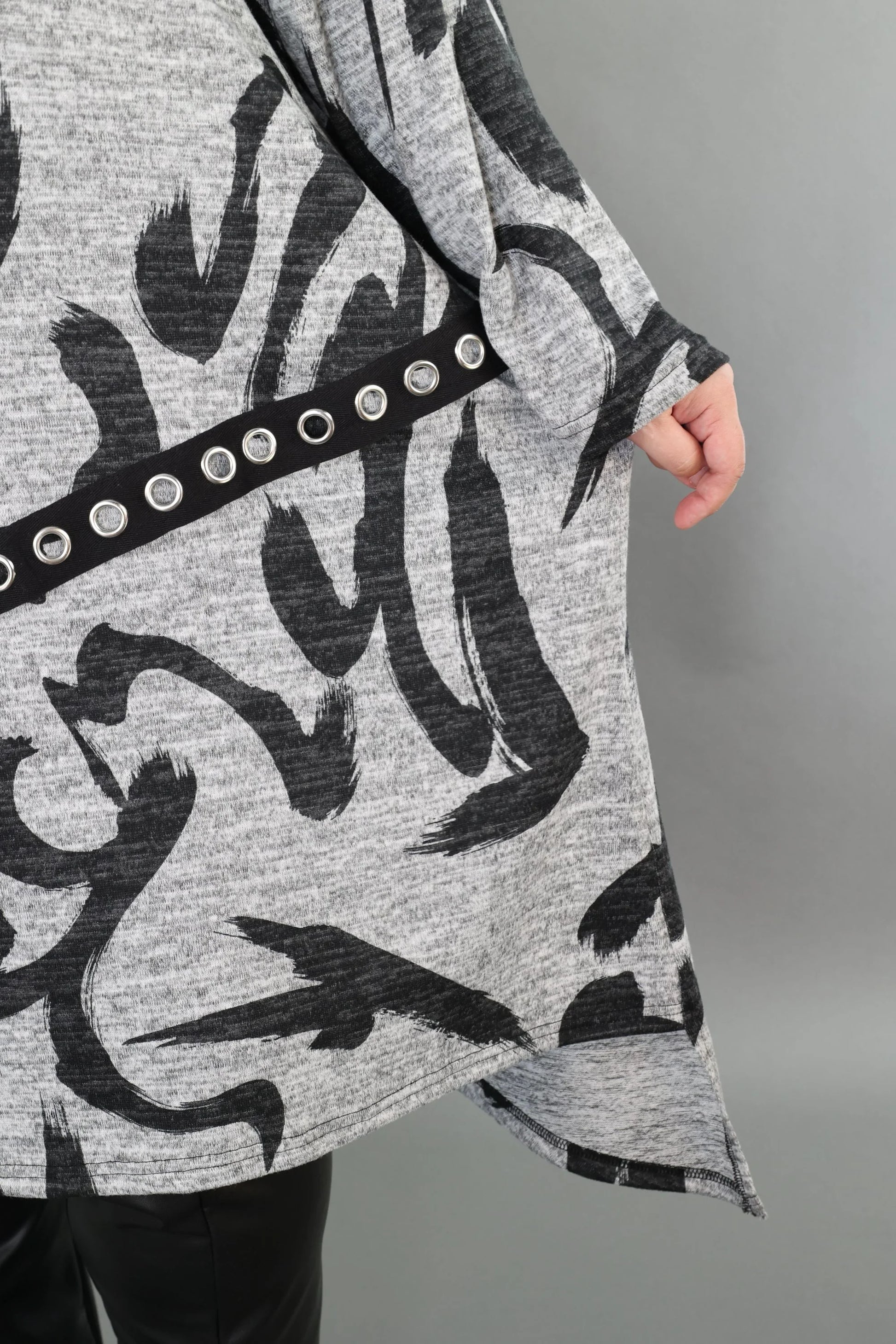  AKH Premium Bigshirt in asymmetrischer Form, aus Materialmix, P1006.7126, Grau/Dunkelgrau