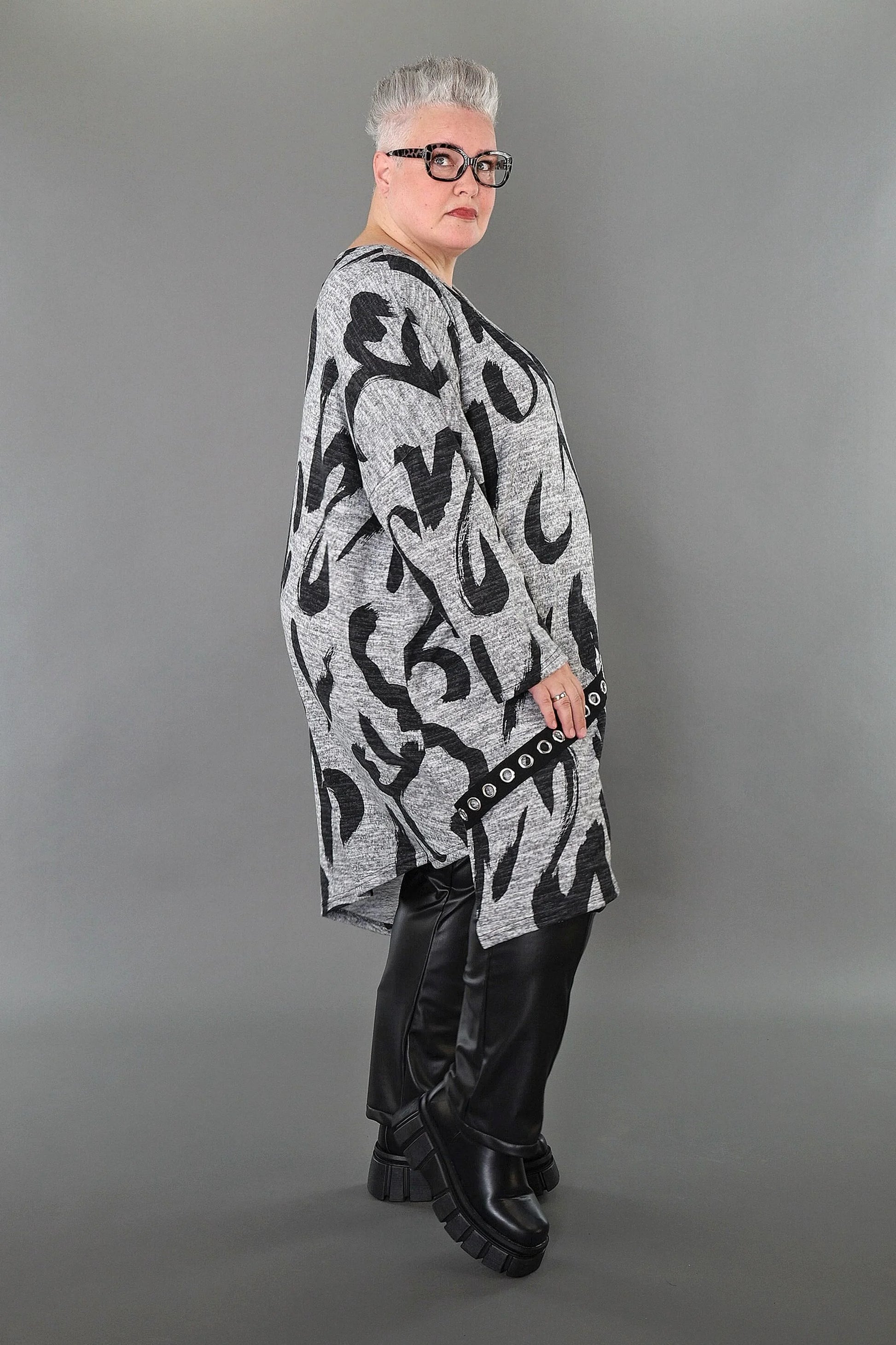  AKH Premium Bigshirt in asymmetrischer Form, aus Materialmix, P1006.7126, Grau/Dunkelgrau