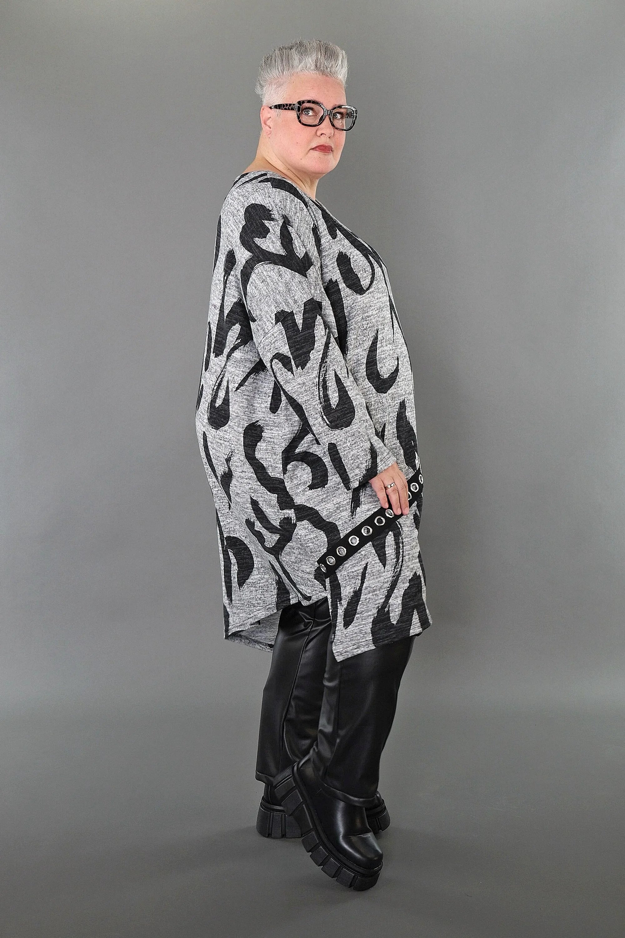  AKH Premium Bigshirt in asymmetrischer Form, aus Materialmix, P1006.7126, Grau/Dunkelgrau