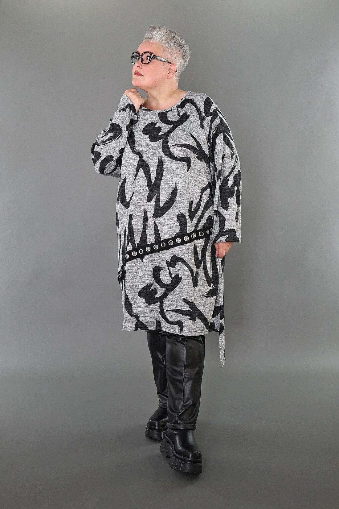  AKH Premium Bigshirt in asymmetrischer Form, aus Materialmix, P1006.7126, Grau/Dunkelgrau