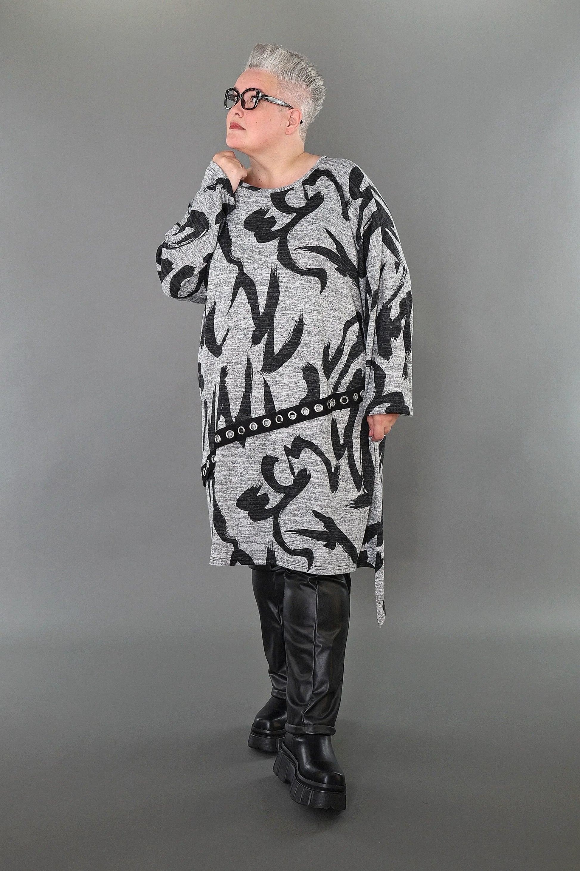  AKH Premium Bigshirt in asymmetrischer Form, aus Materialmix, P1006.7126, Grau/Dunkelgrau