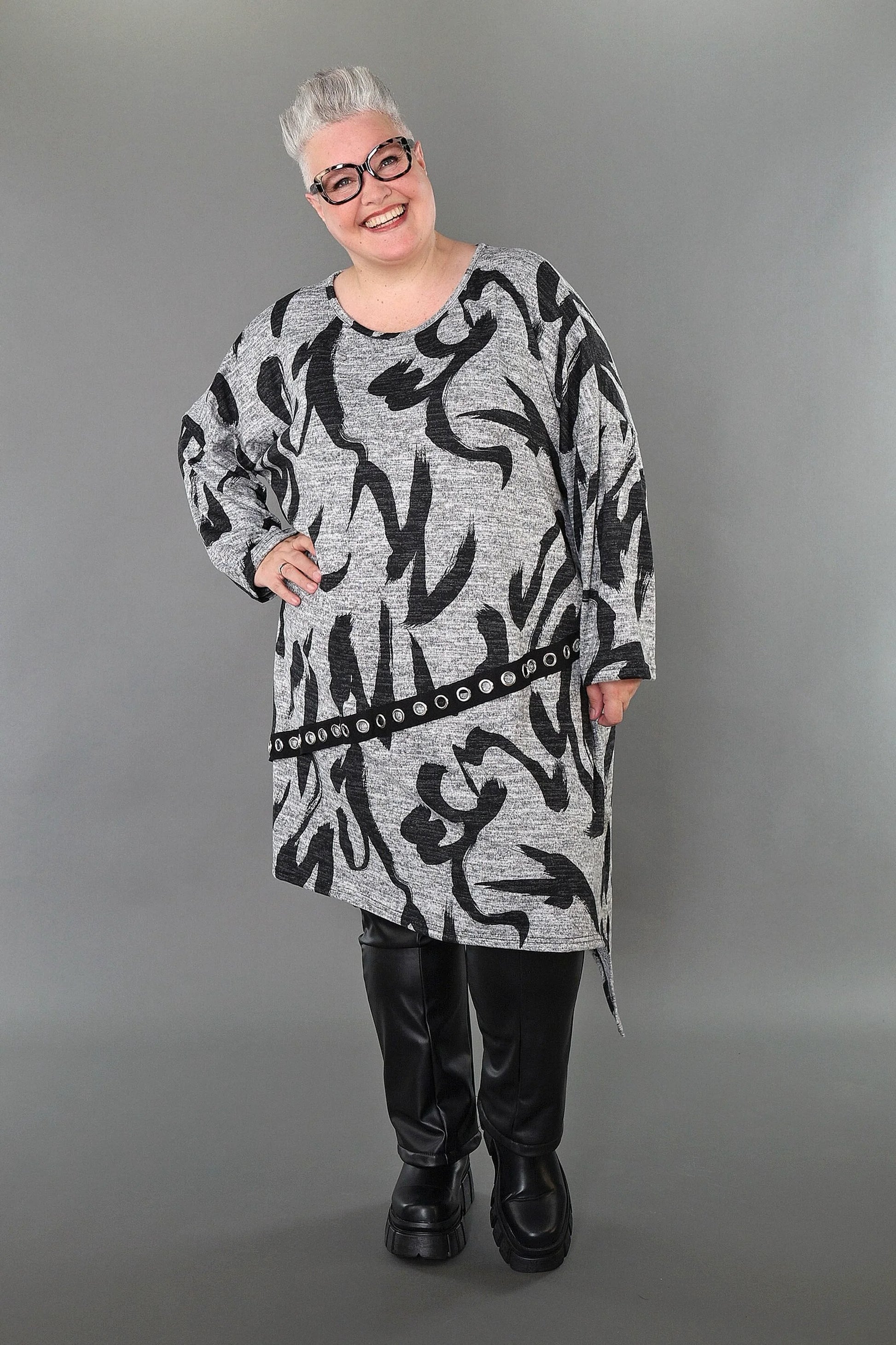  AKH Premium Bigshirt in asymmetrischer Form, aus Materialmix, P1006.7126, Grau/Dunkelgrau