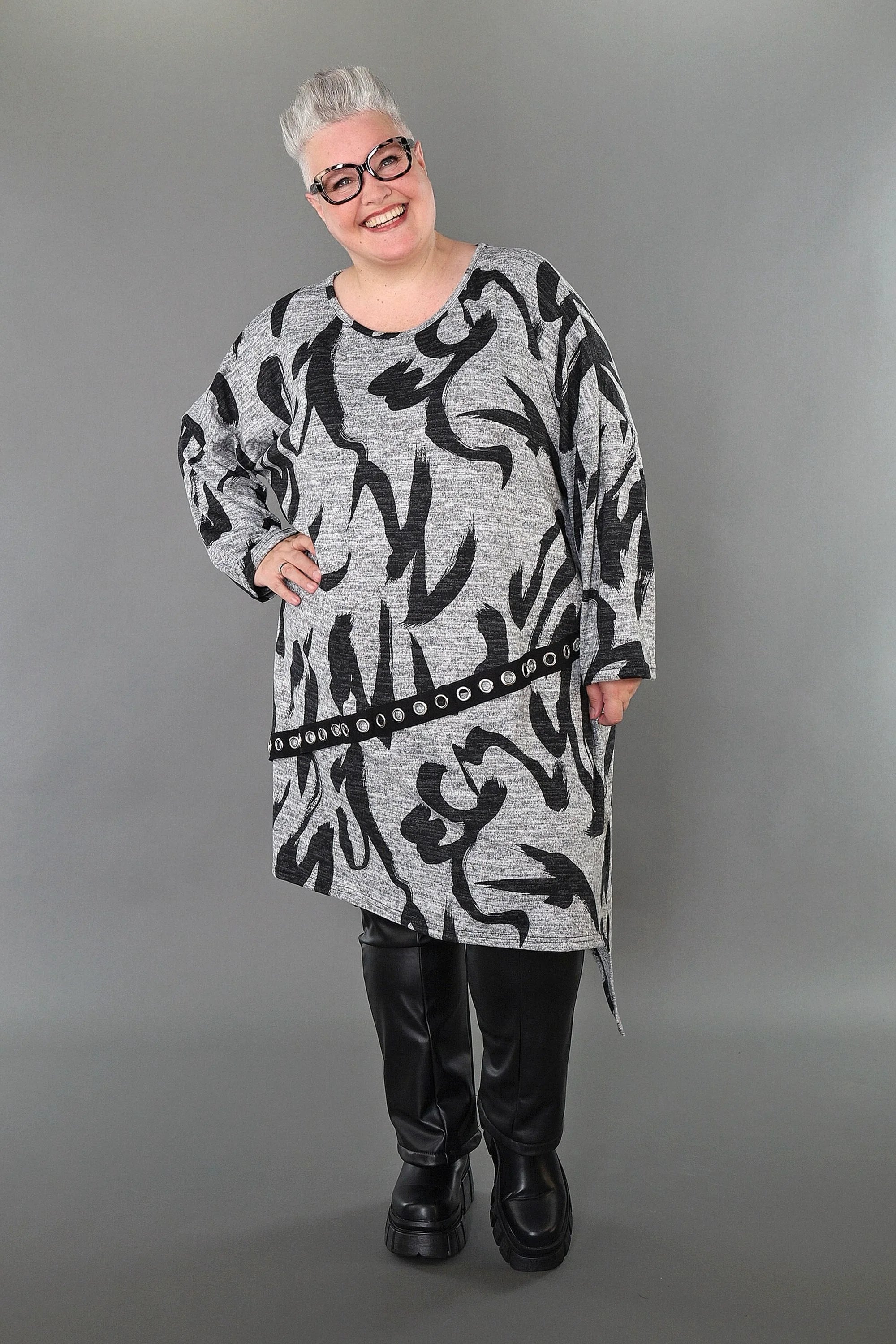  AKH Premium Bigshirt in asymmetrischer Form, aus Materialmix, P1006.7126, Grau/Dunkelgrau