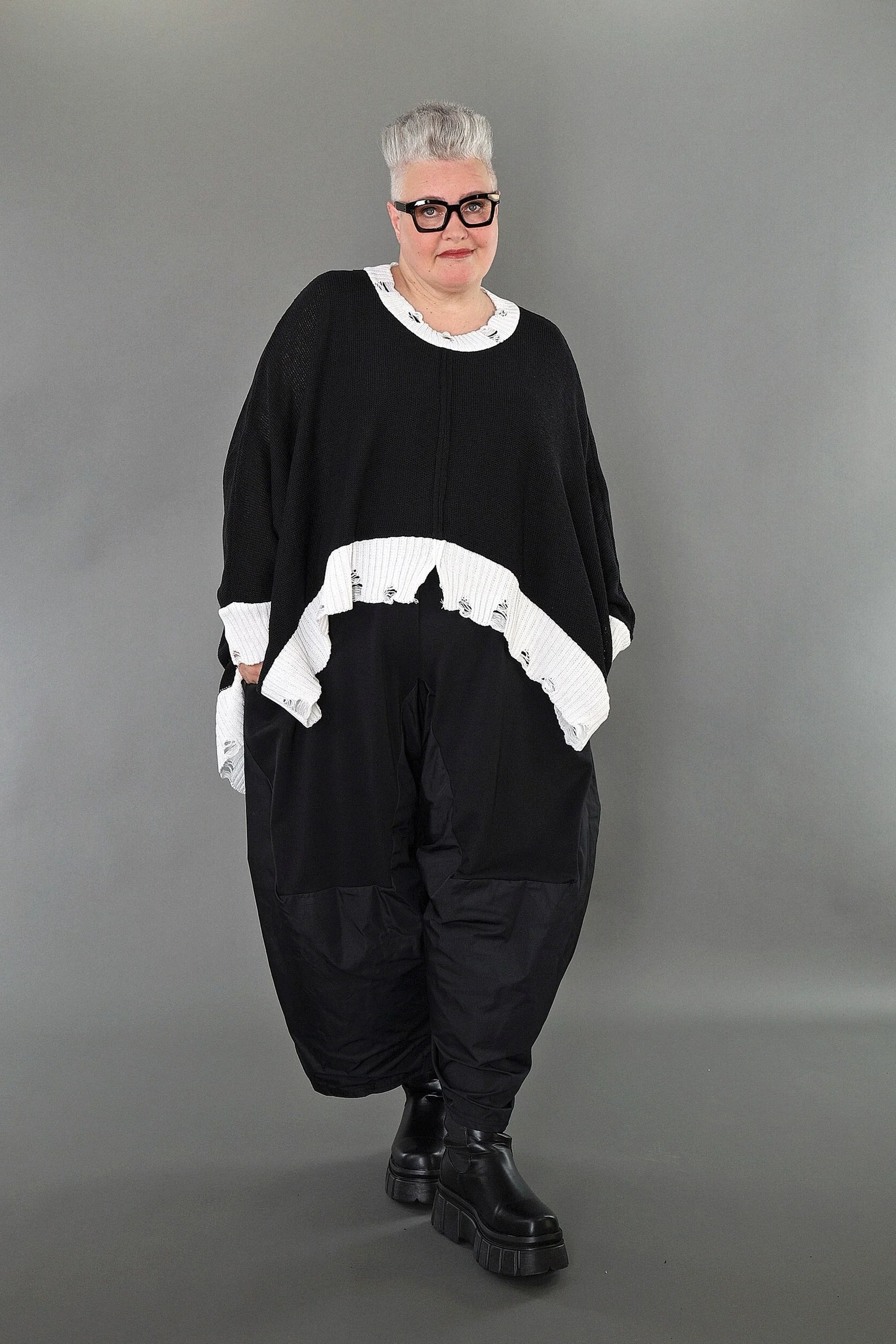  AKH Premium Bigshirt in Vokuhila-Form, aus Baumwolle, P1007.2518, Schwarz/Weiß, Ausgefallen