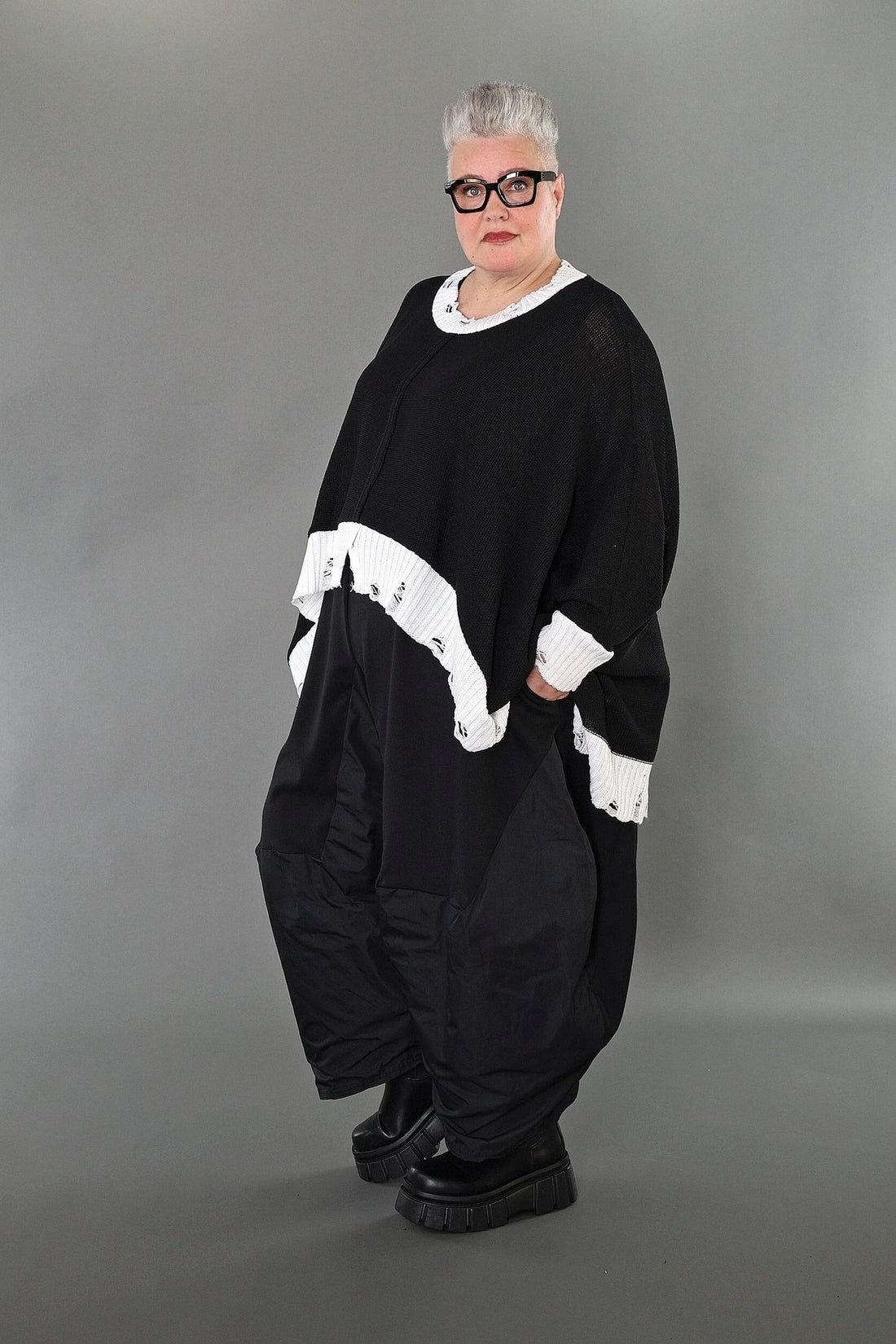  AKH Premium Bigshirt in Vokuhila-Form, aus Baumwolle, P1007.2518, Schwarz/Weiß, Ausgefallen