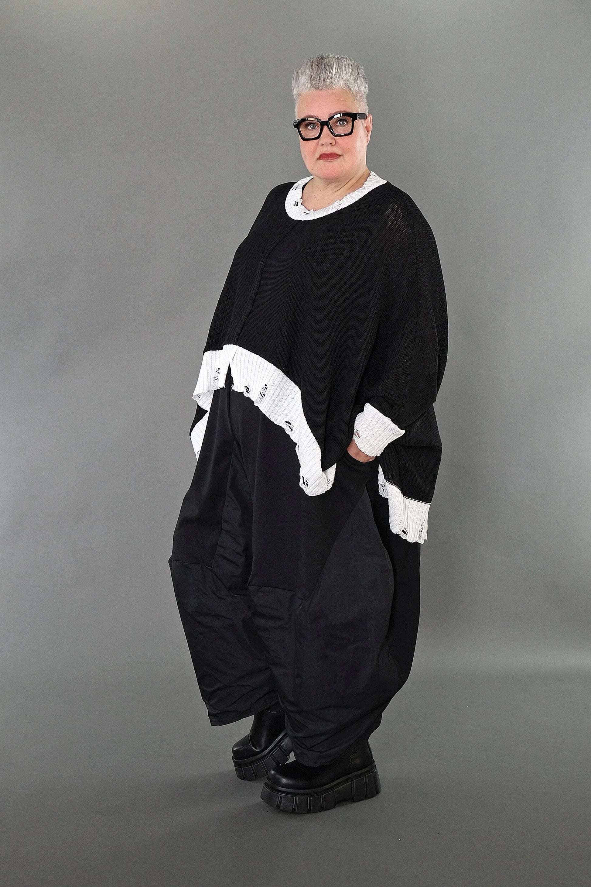  AKH Premium Bigshirt in Vokuhila-Form, aus Baumwolle, P1007.2518, Schwarz/Weiß, Ausgefallen
