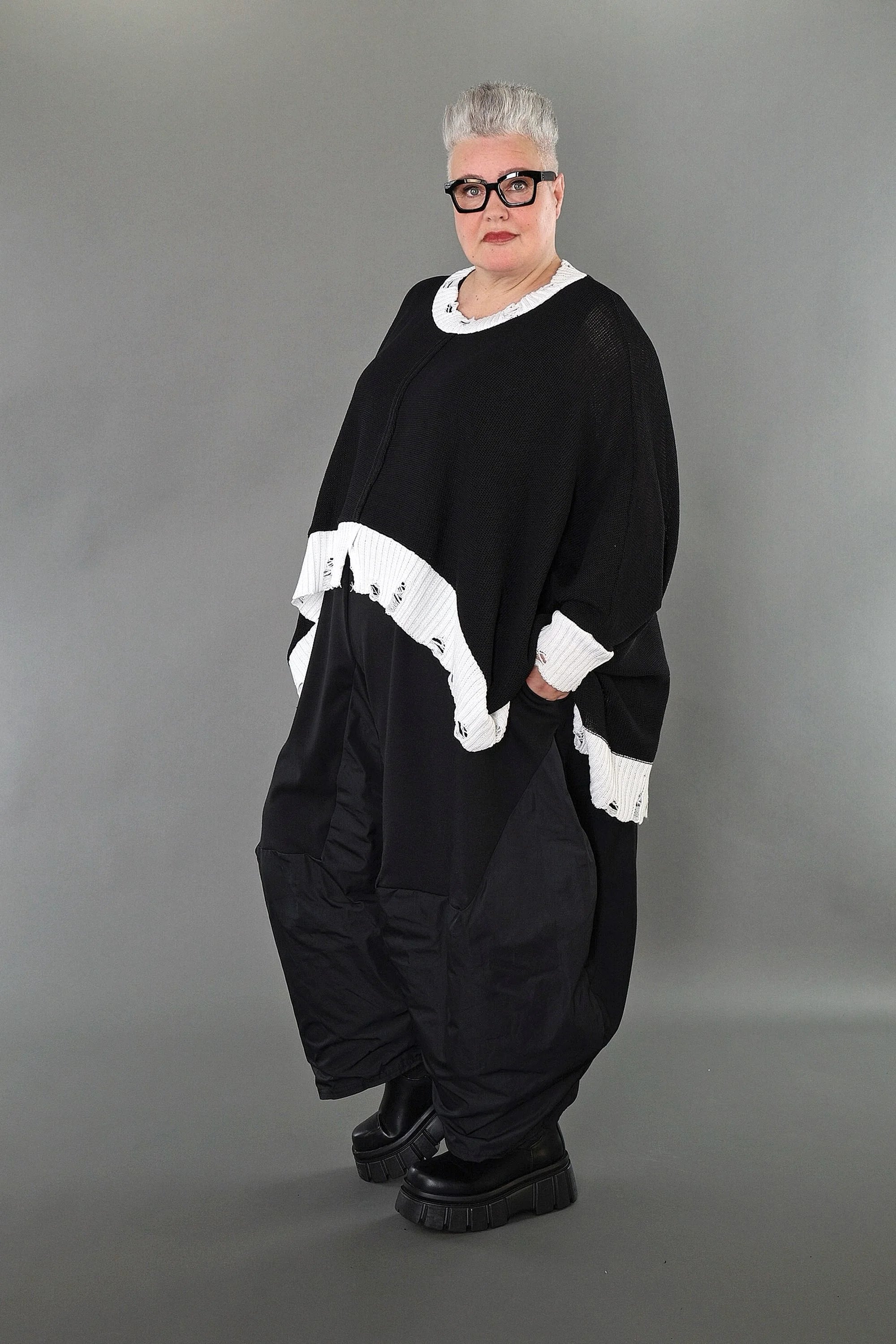  AKH Premium Bigshirt in Vokuhila-Form, aus Baumwolle, P1007.2518, Schwarz/Weiß, Ausgefallen
