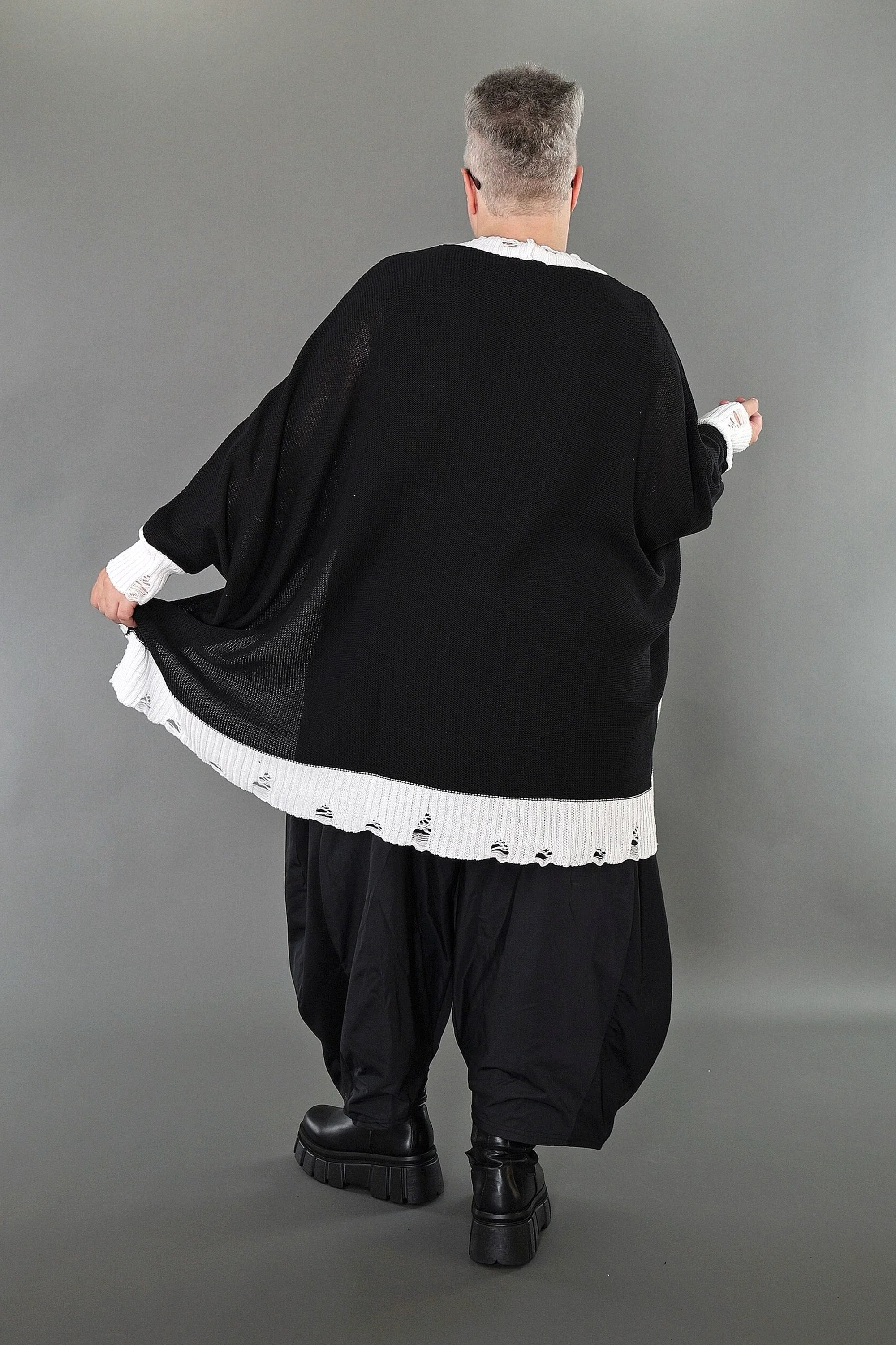  AKH Premium Bigshirt in Vokuhila-Form, aus Baumwolle, P1007.2518, Schwarz/Weiß, Ausgefallen