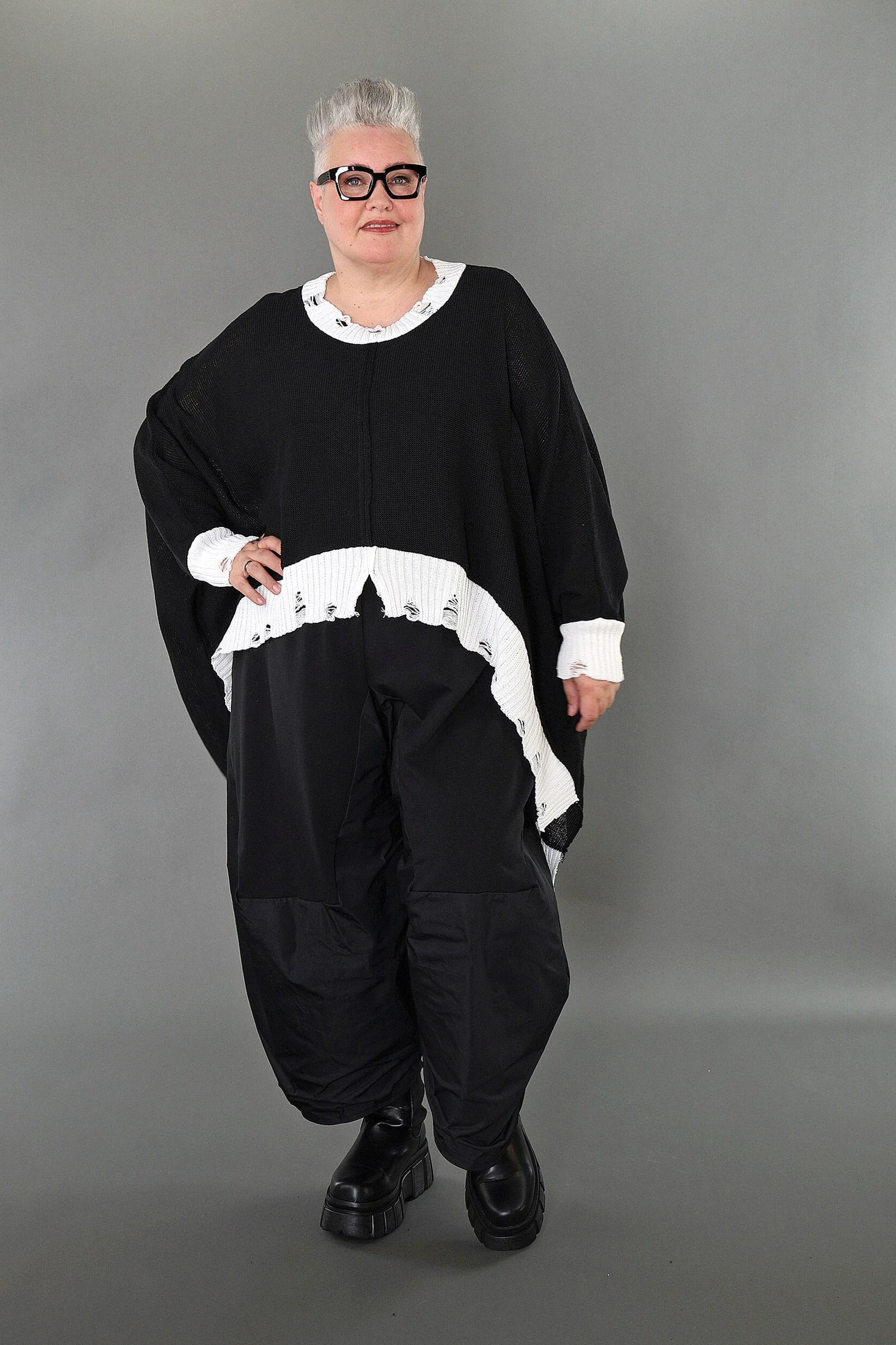  AKH Premium Bigshirt in Vokuhila-Form, aus Baumwolle, P1007.2518, Schwarz/Weiß, Ausgefallen