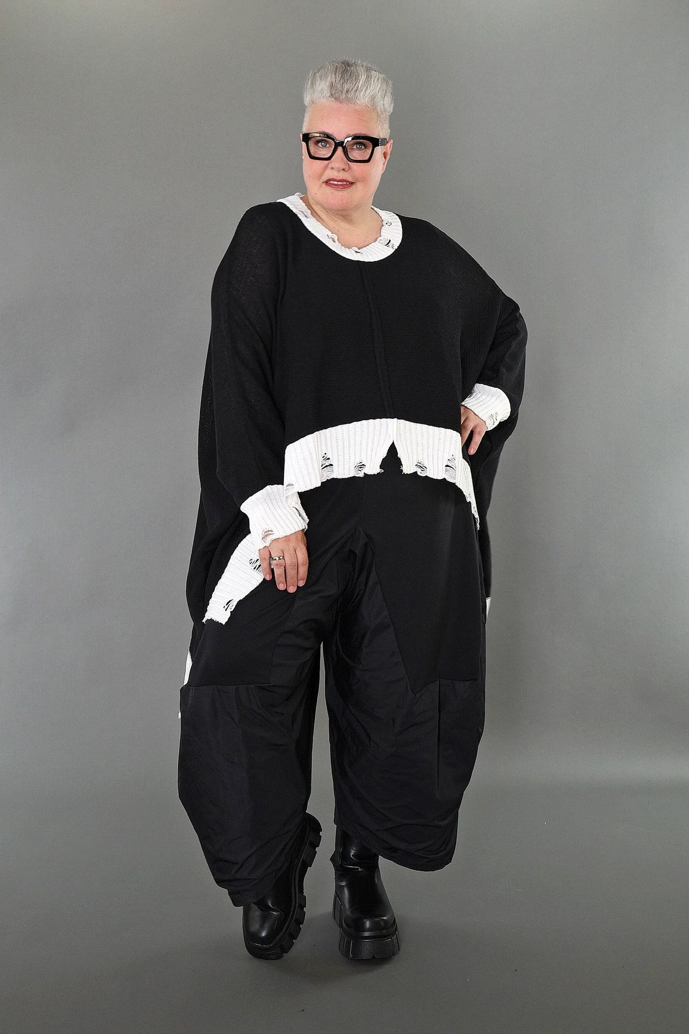 AKH Premium Bigshirt in Vokuhila-Form, aus Baumwolle, P1007.2518, Schwarz/Weiß, Ausgefallen