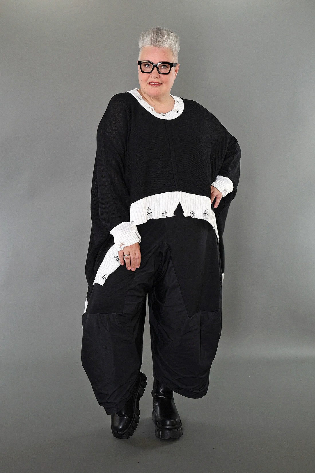  AKH Premium Bigshirt in Vokuhila-Form, aus Baumwolle, P1007.2518, Schwarz/Weiß, Ausgefallen