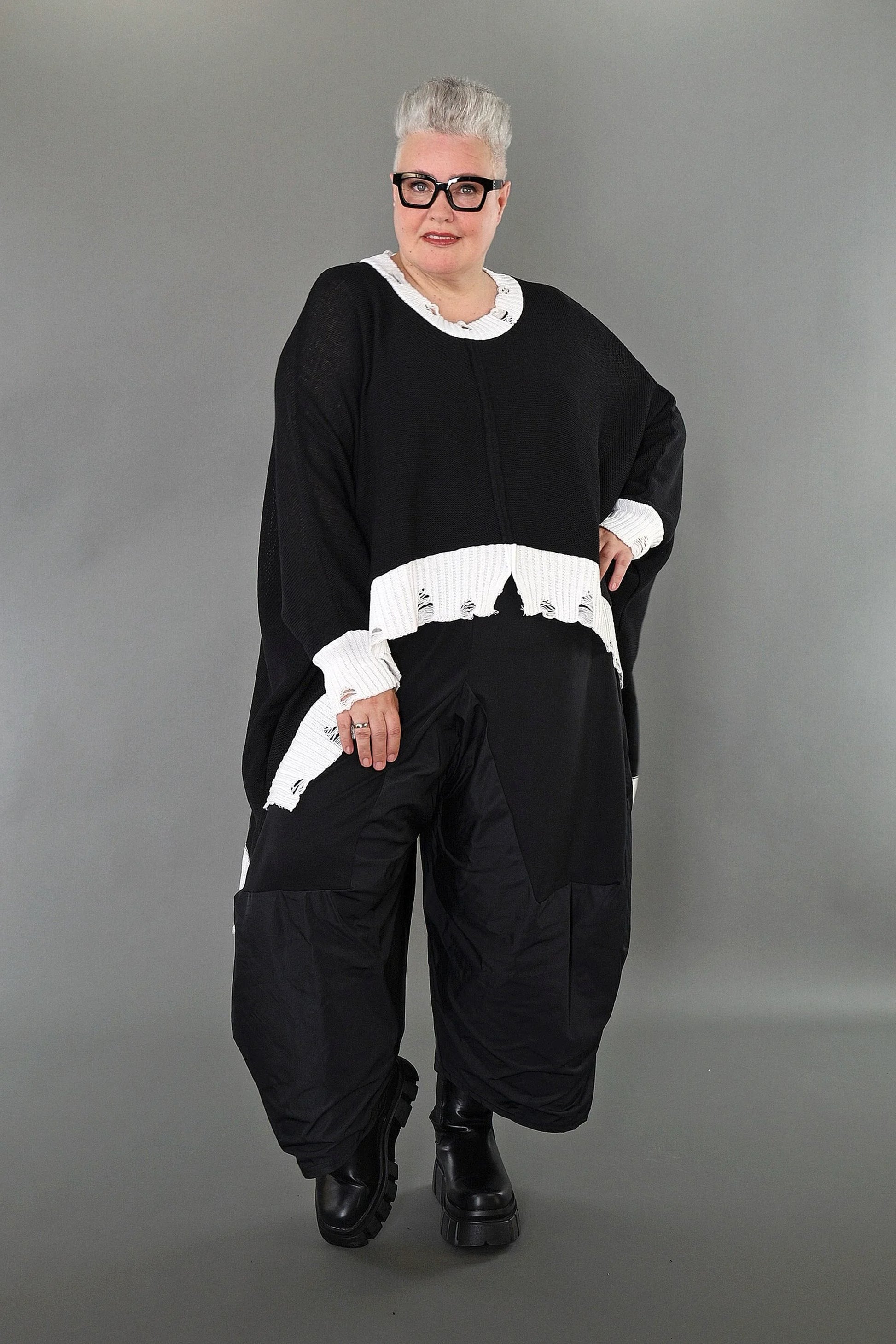  AKH Premium Bigshirt in Vokuhila-Form, aus Baumwolle, P1007.2518, Schwarz/Weiß, Ausgefallen