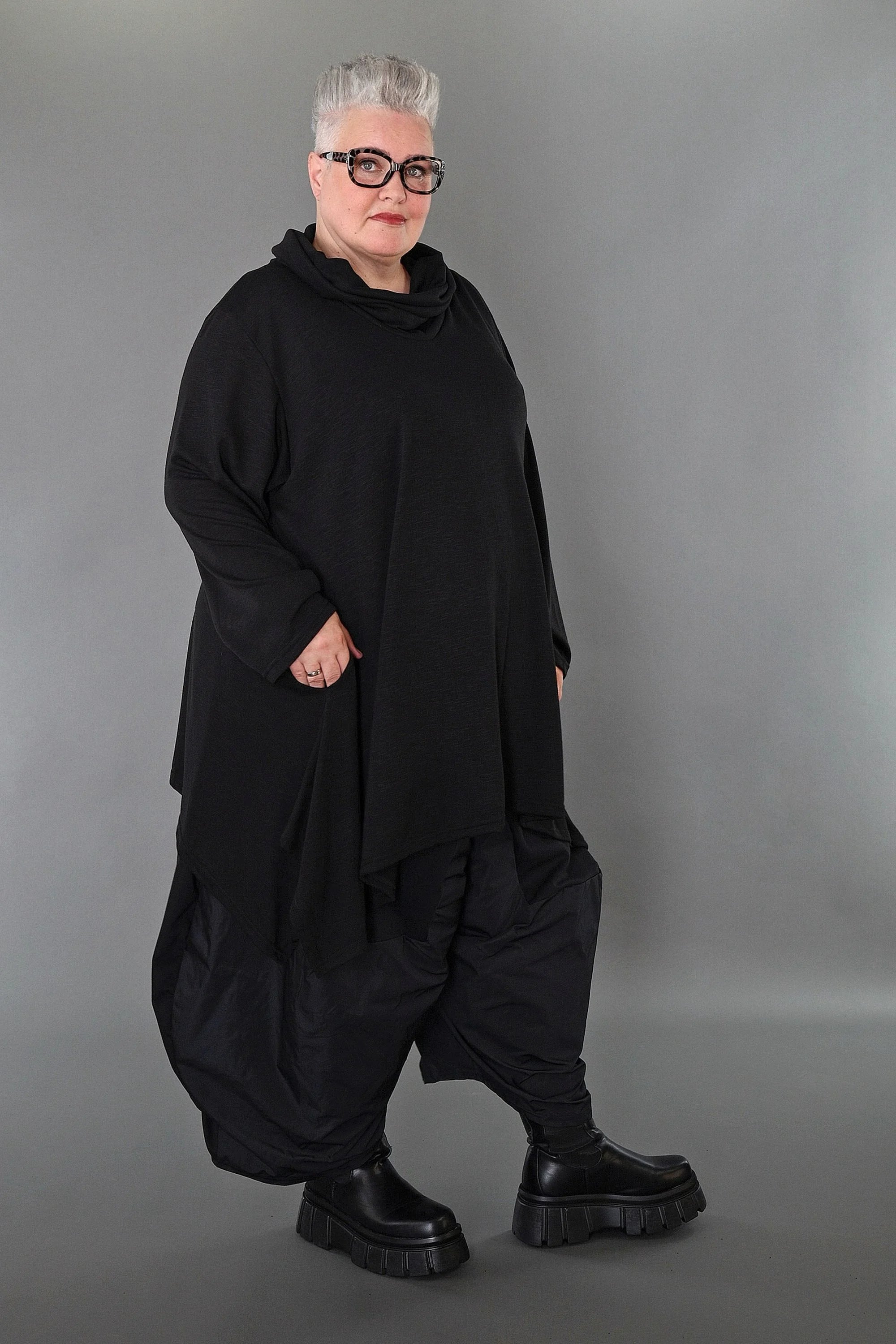  A-Form Bigshirt von AKH Premium aus Viskose, P1008.3371, Schwarz, Ausgefallen, Zeitlos