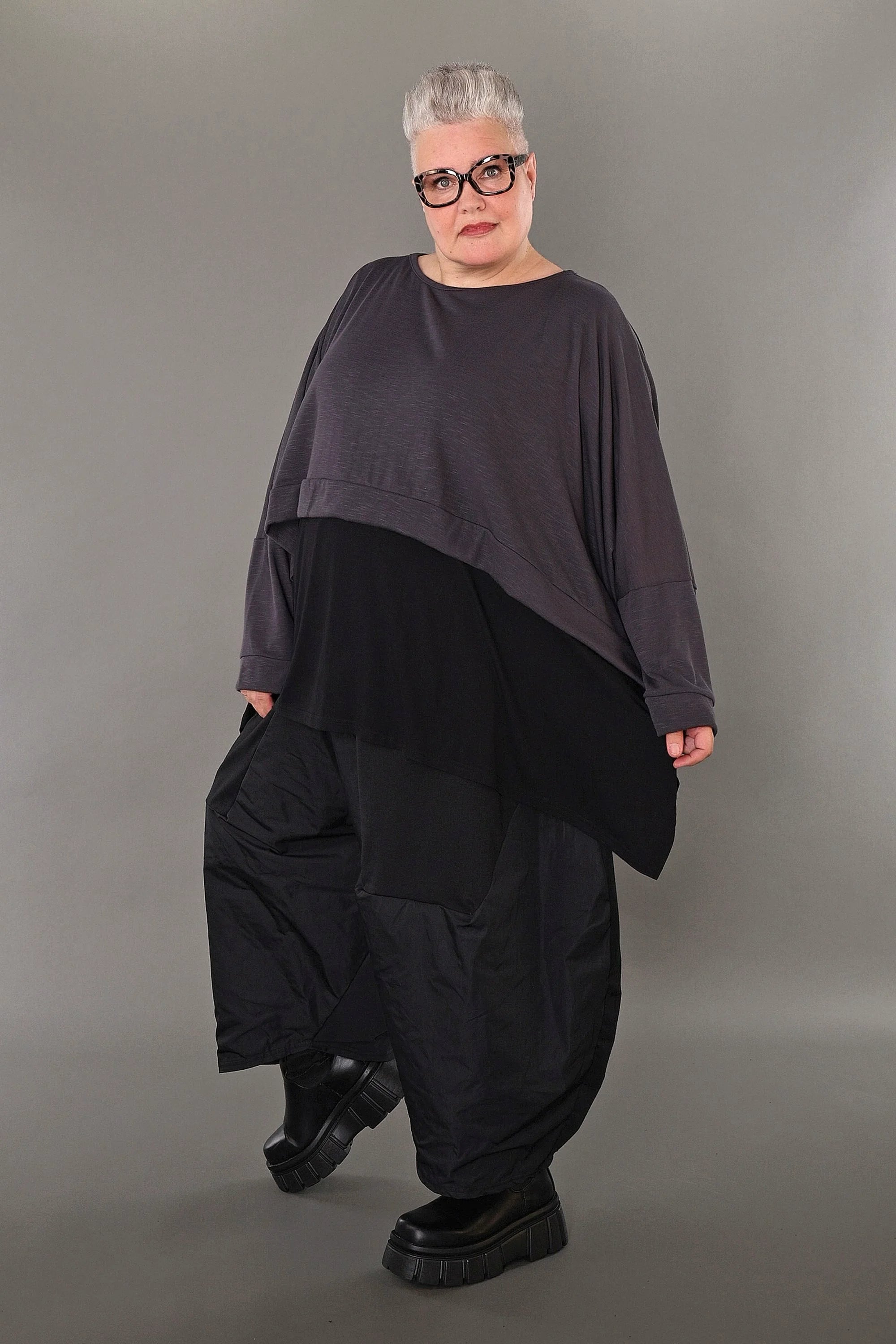  AKH Premium Überwurf in kastiger Form, aus Viskose, P1008.7011, Dunkelgrau, Ausgefallen