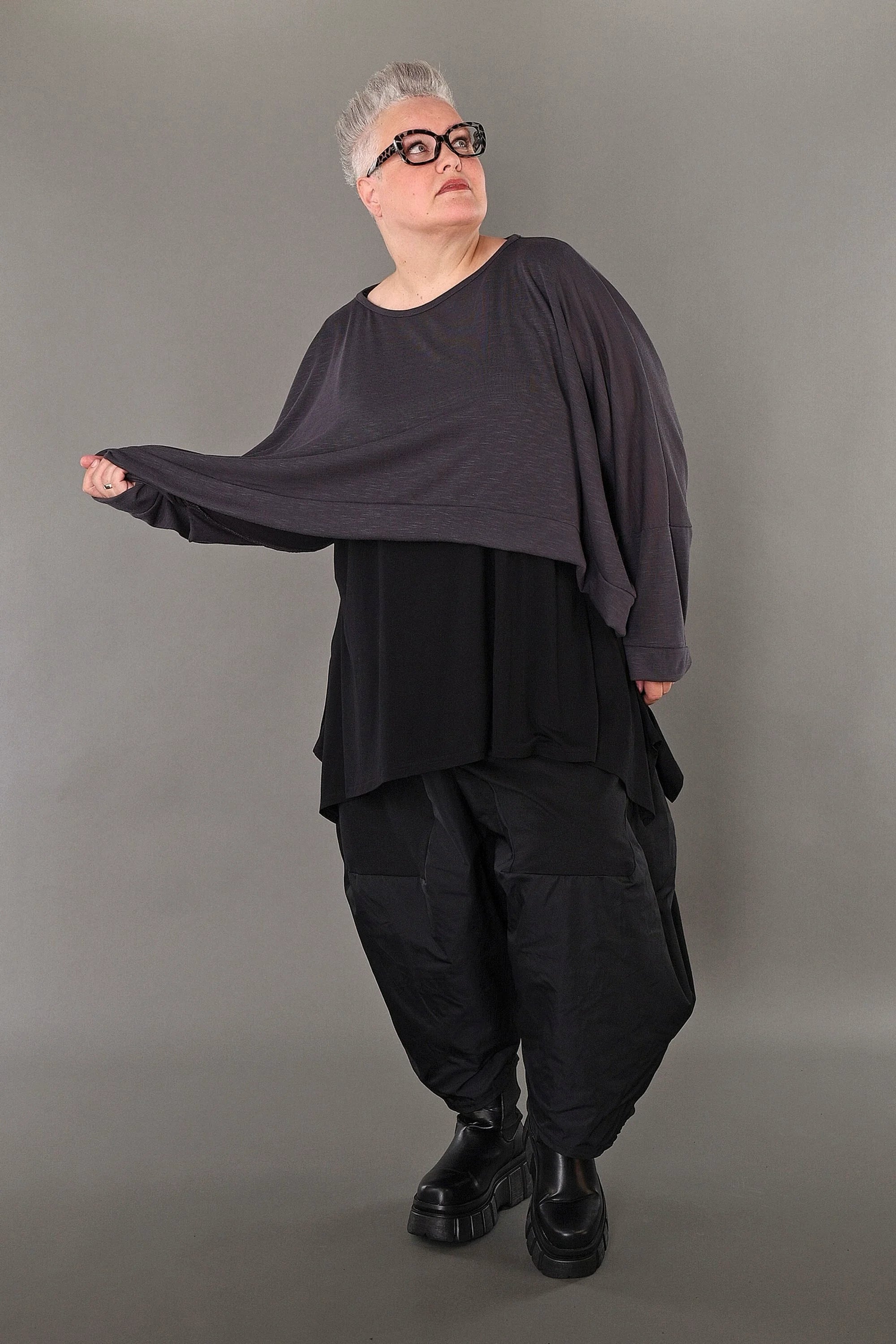  AKH Premium Überwurf in kastiger Form, aus Viskose, P1008.7011, Dunkelgrau, Ausgefallen