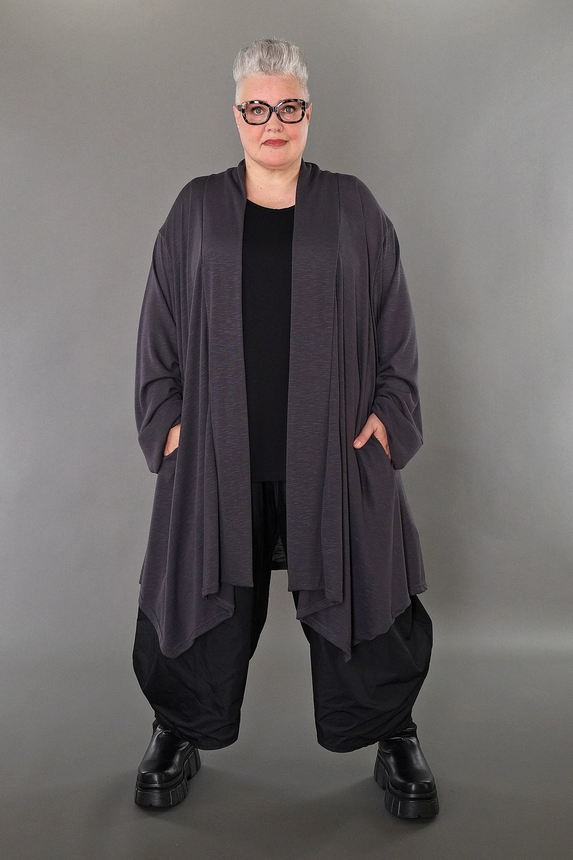 A-Form Cardigan von AKH Premium aus Viskose, P1008.7041, Dunkelgrau, Ausgefallen, Zeitlos