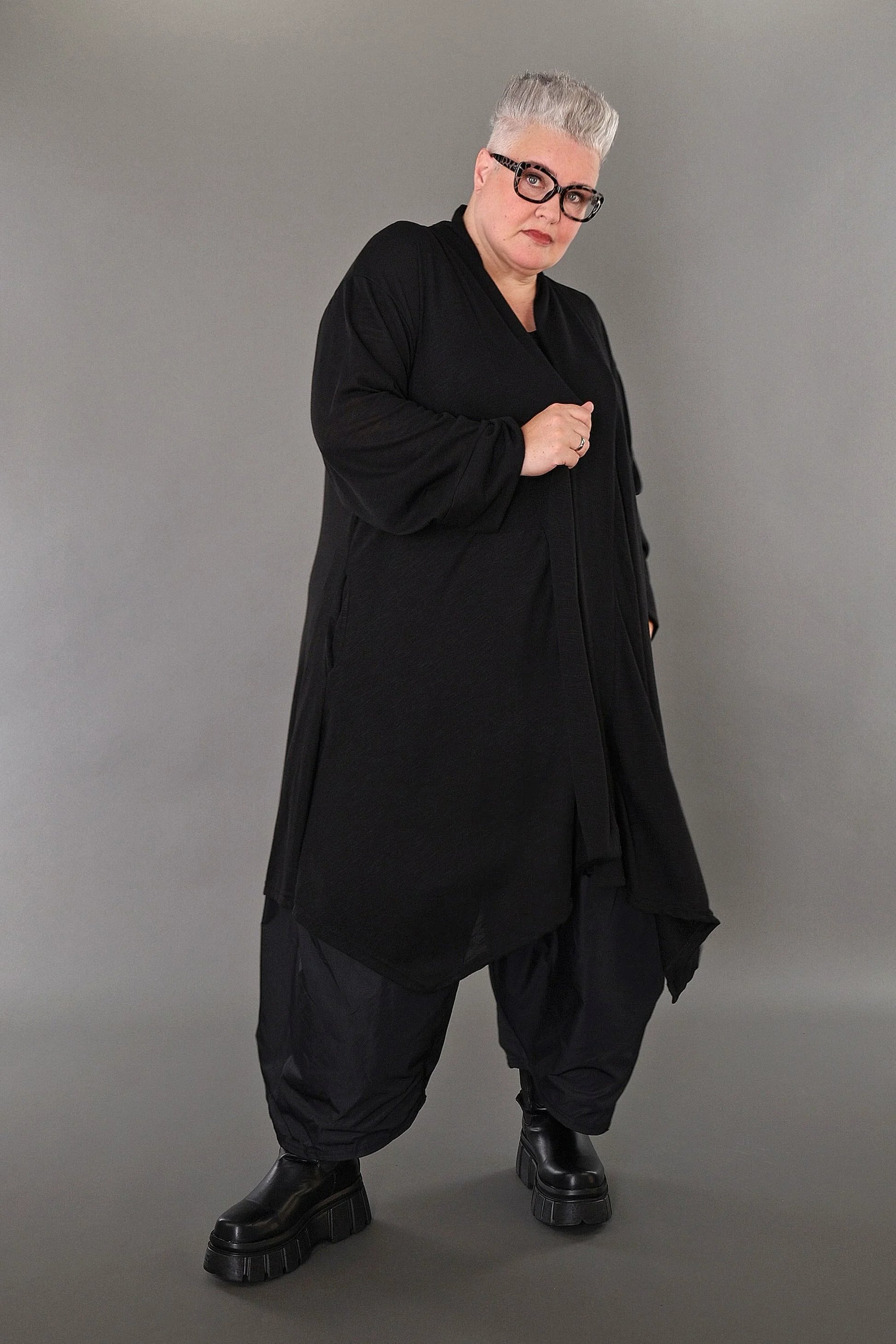  A-Form Cardigan von AKH Premium aus Viskose, P1008.7041, Schwarz, Ausgefallen, Zeitlos