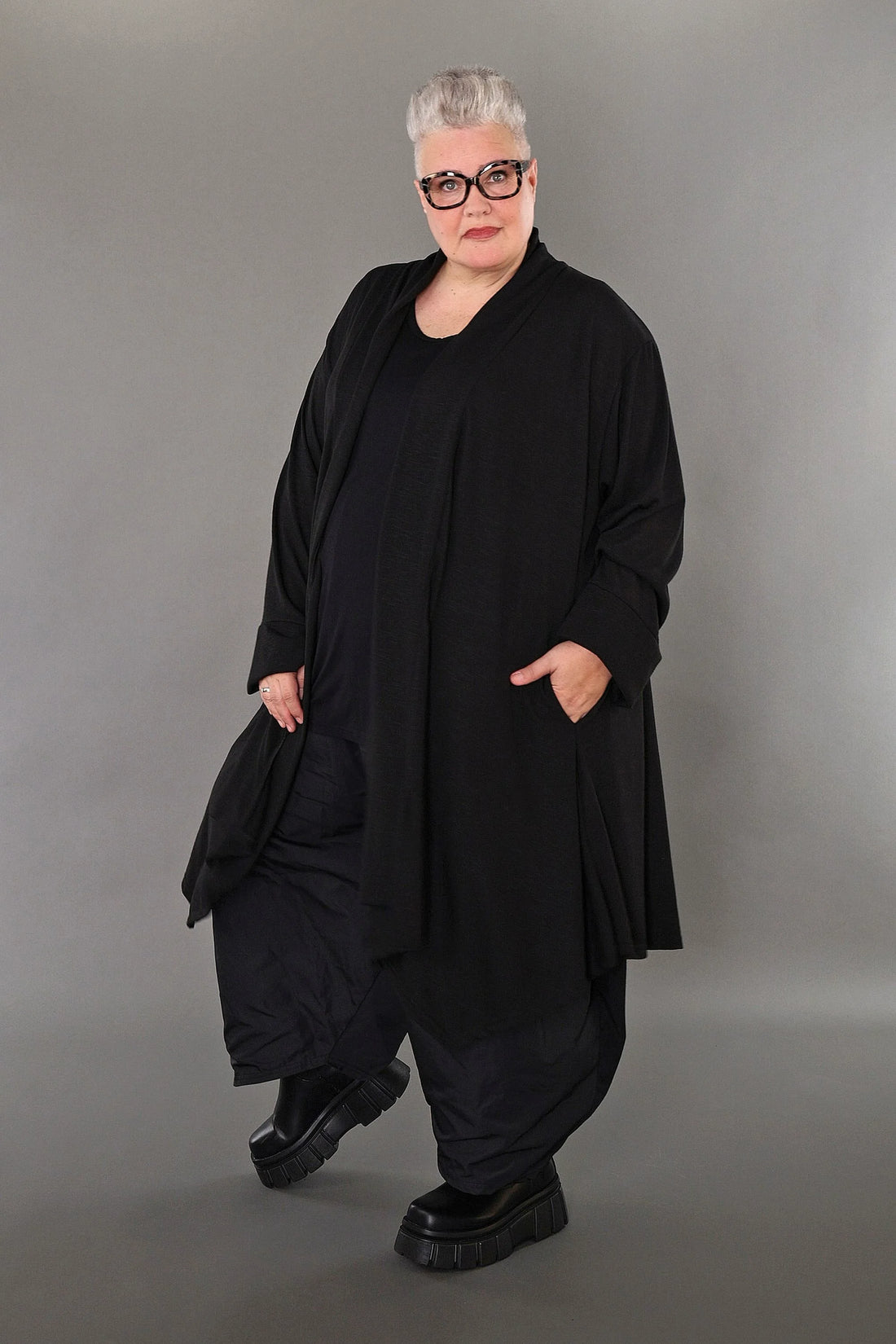  A-Form Cardigan von AKH Premium aus Viskose, P1008.7041, Schwarz, Ausgefallen, Zeitlos