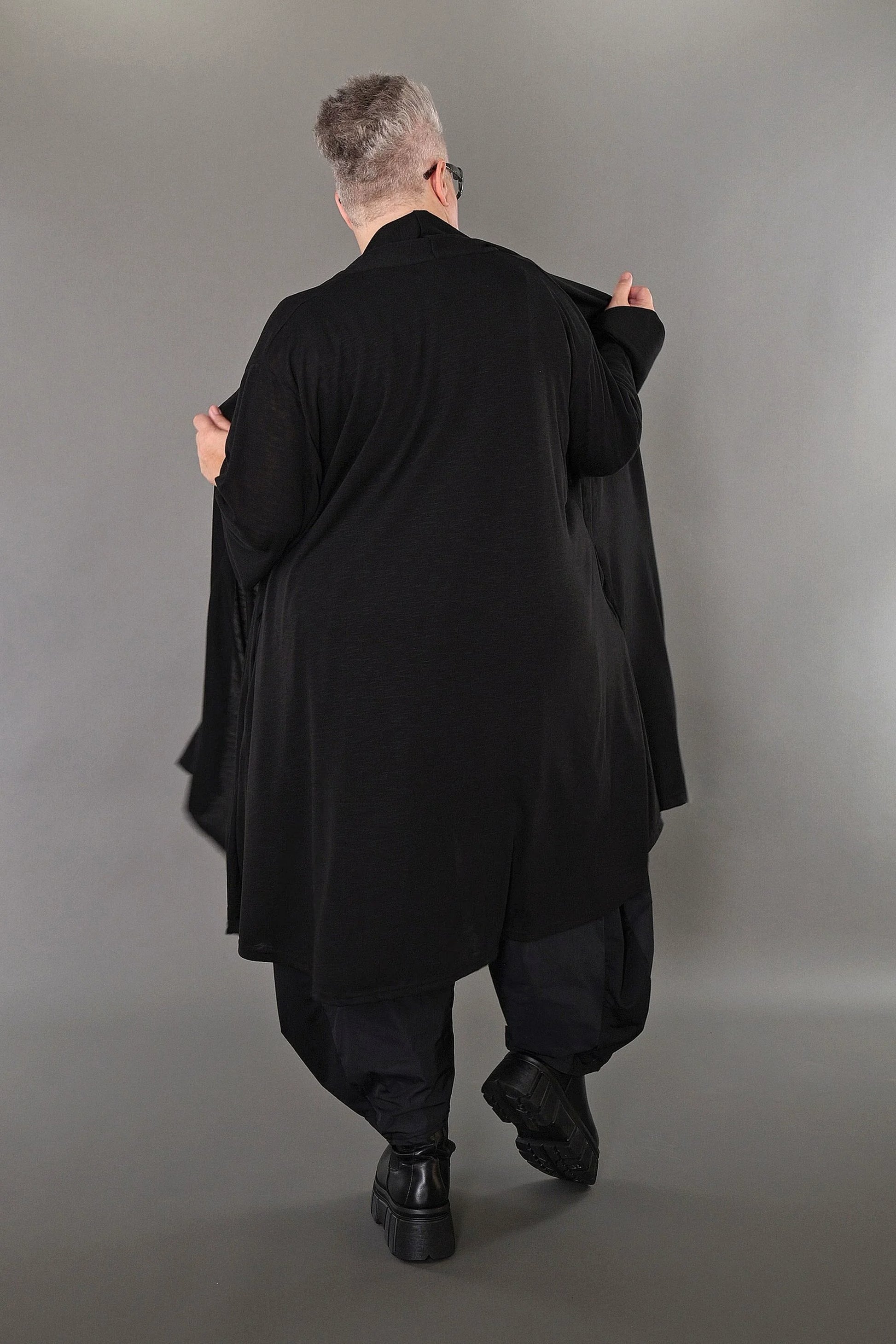  A-Form Cardigan von AKH Premium aus Viskose, P1008.7041, Schwarz, Ausgefallen, Zeitlos