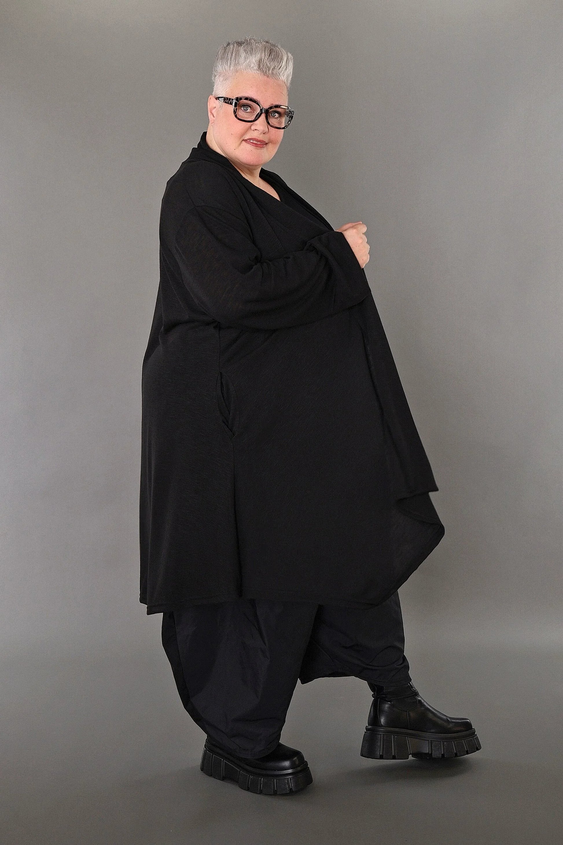 A-Form Cardigan von AKH Premium aus Viskose, P1008.7041, Schwarz, Ausgefallen, Zeitlos