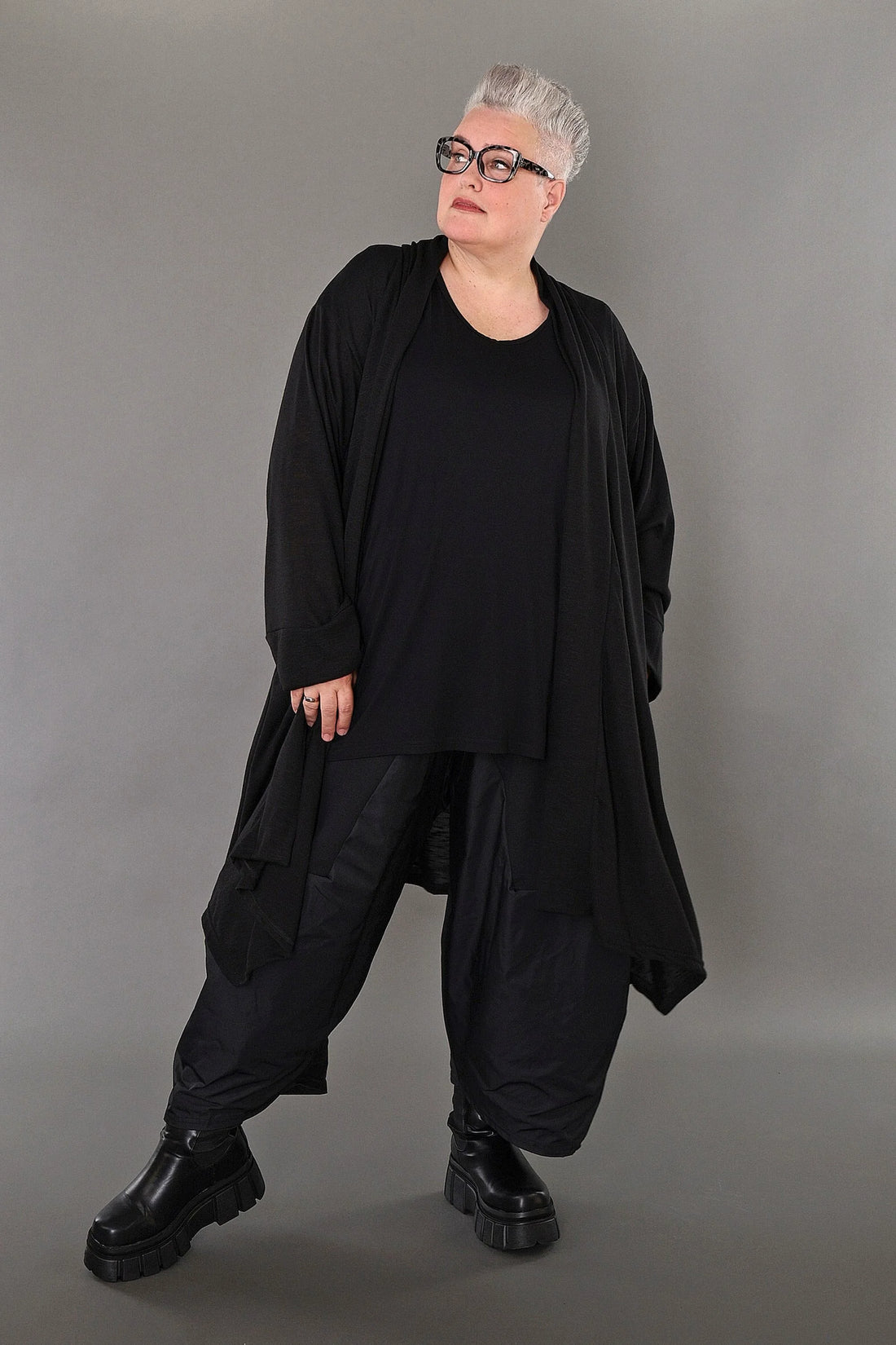  A-Form Cardigan von AKH Premium aus Viskose, P1008.7041, Schwarz, Ausgefallen, Zeitlos