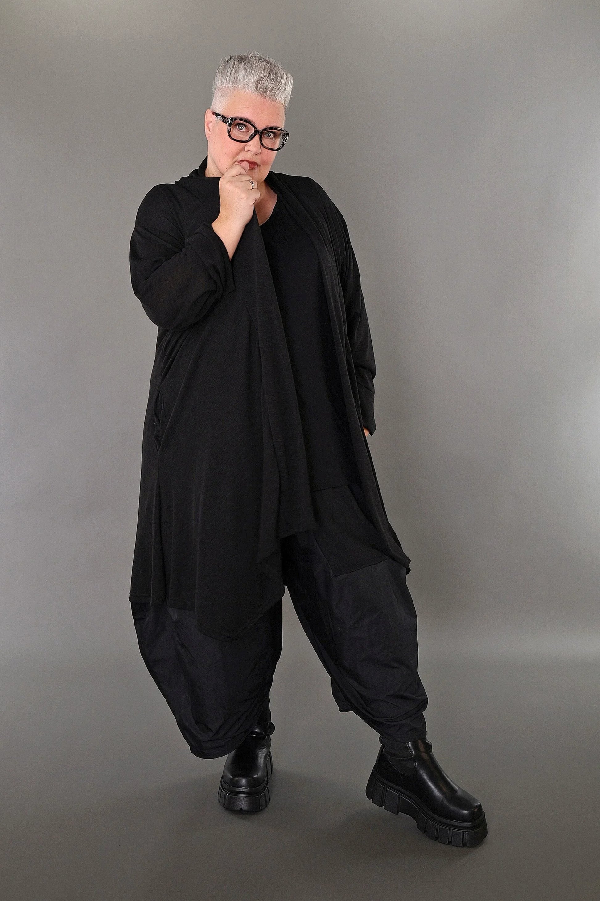  A-Form Cardigan von AKH Premium aus Viskose, P1008.7041, Schwarz, Ausgefallen, Zeitlos
