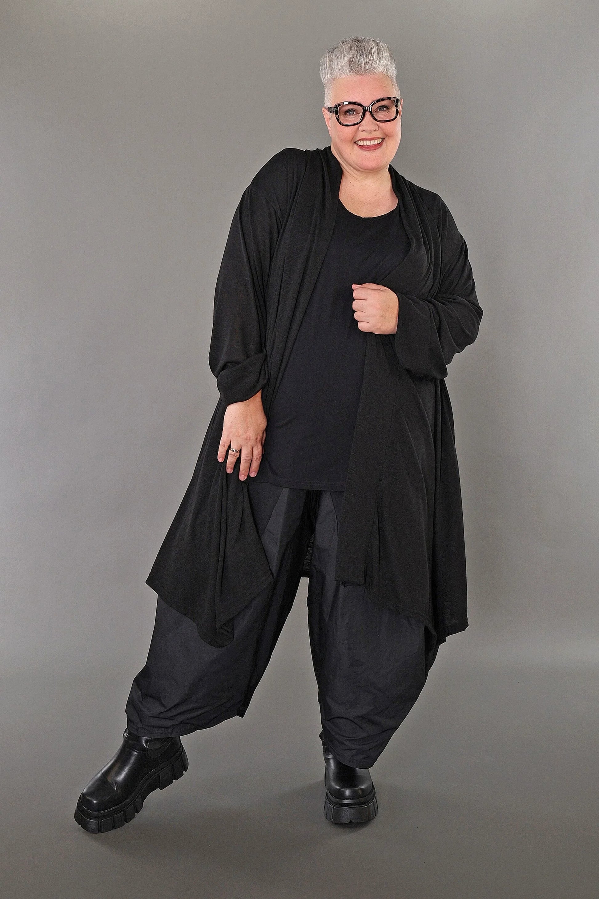  A-Form Cardigan von AKH Premium aus Viskose, P1008.7041, Schwarz, Ausgefallen, Zeitlos