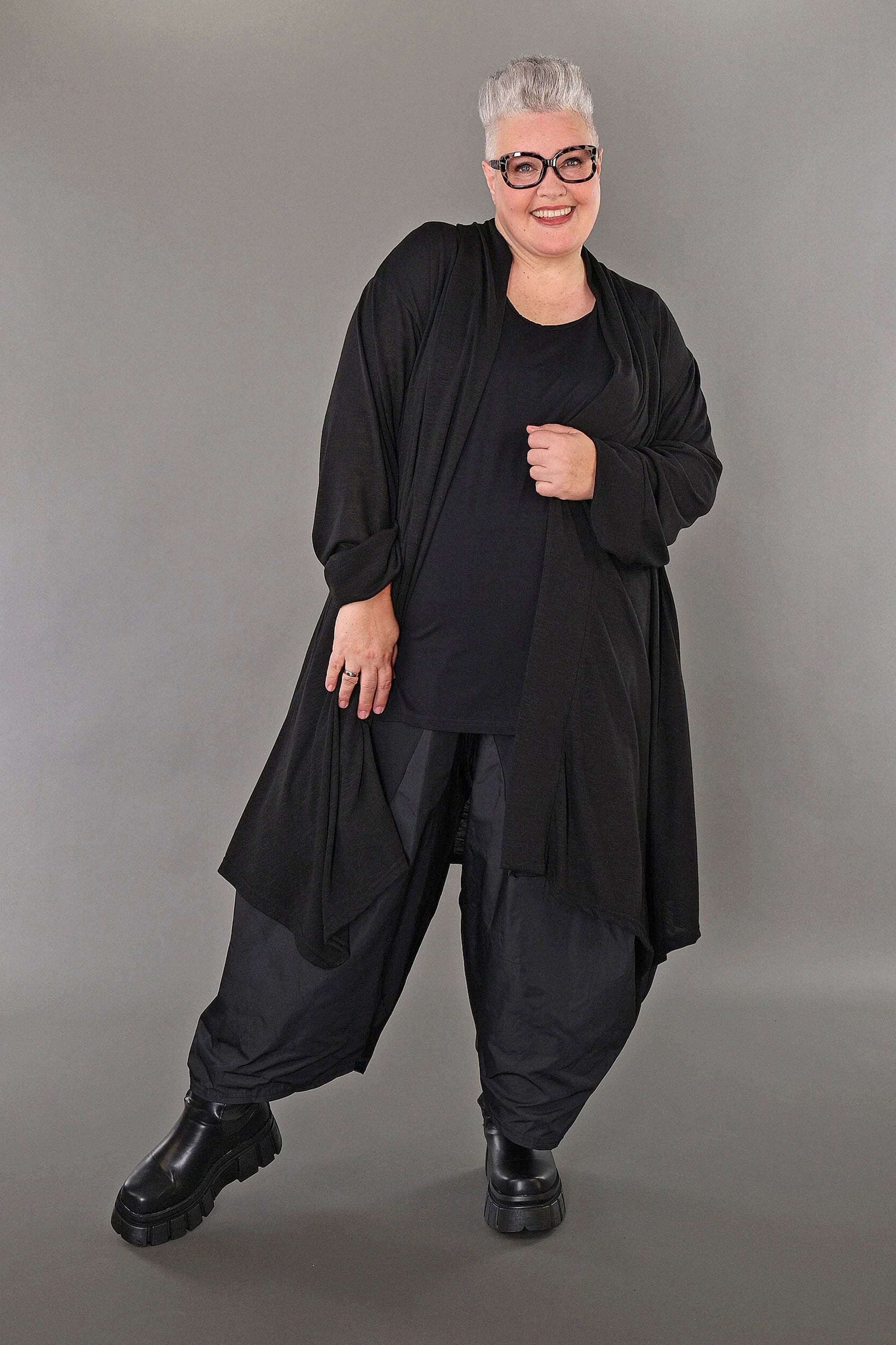  A-Form Cardigan von AKH Premium aus Viskose, P1008.7041, Schwarz, Ausgefallen, Zeitlos