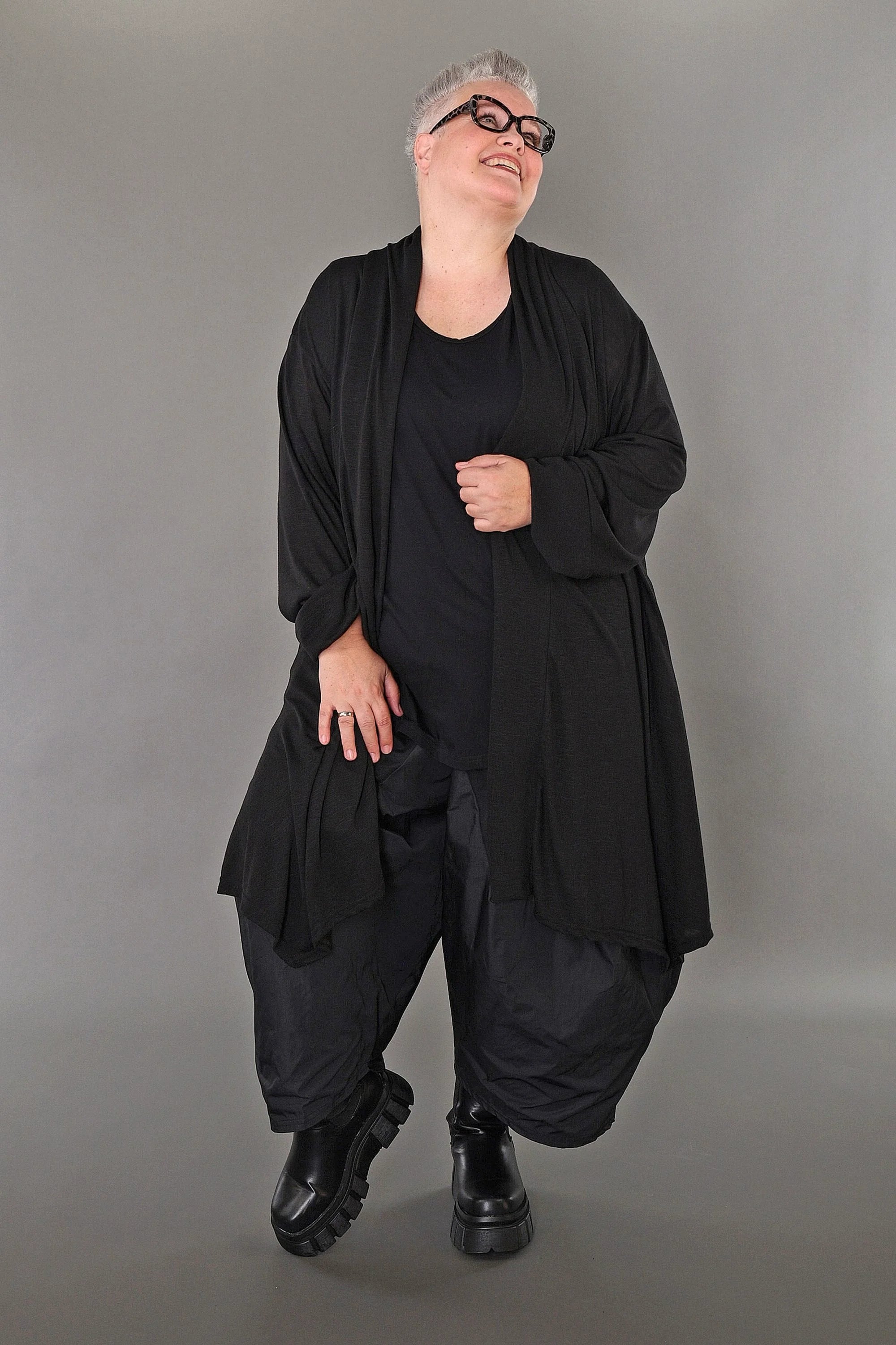  A-Form Cardigan von AKH Premium aus Viskose, P1008.7041, Schwarz, Ausgefallen, Zeitlos