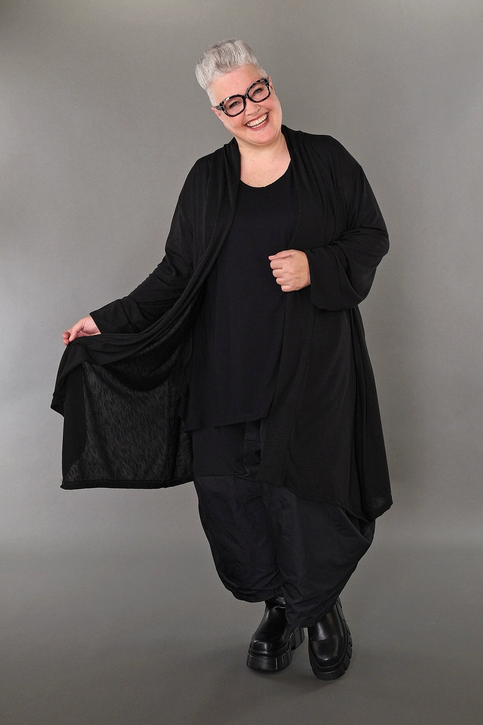  A-Form Cardigan von AKH Premium aus Viskose, P1008.7041, Schwarz, Ausgefallen, Zeitlos