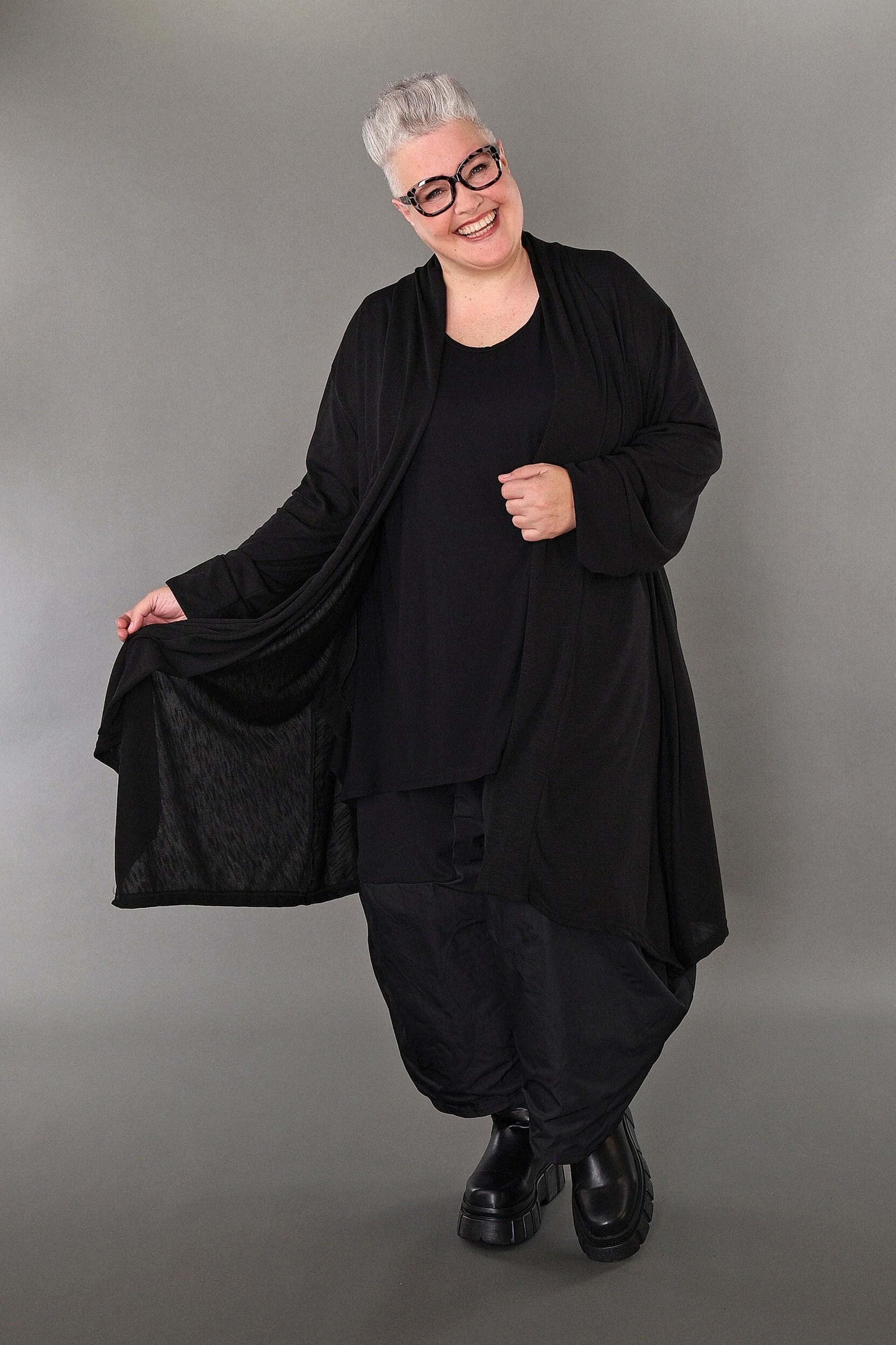  A-Form Cardigan von AKH Premium aus Viskose, P1008.7041, Schwarz, Ausgefallen, Zeitlos