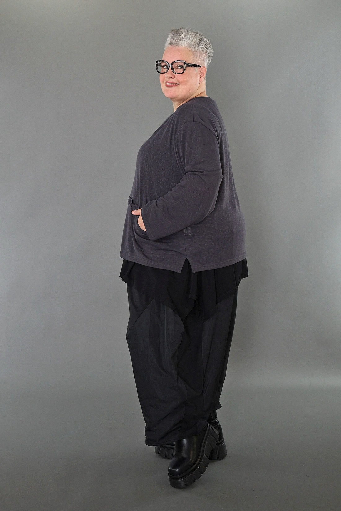  AKH Premium Bigshirt in gerader Form, aus Viskose, P1008.7130, Dunkelgrau, Ausgefallen