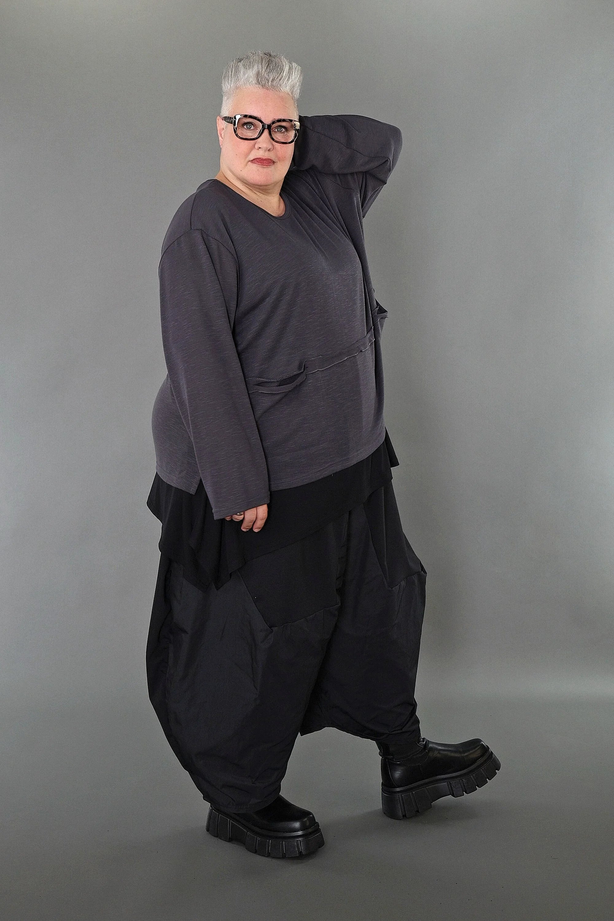  AKH Premium Bigshirt in gerader Form, aus Viskose, P1008.7130, Dunkelgrau, Ausgefallen