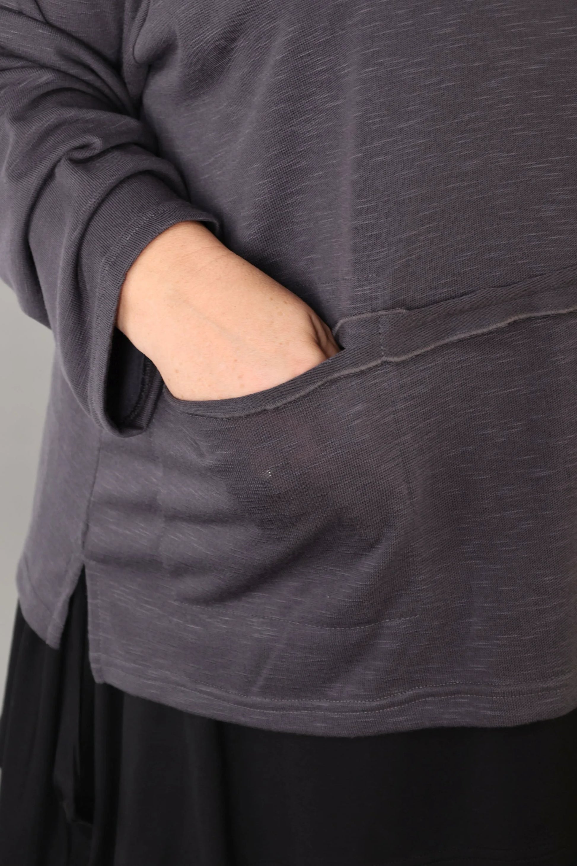  AKH Premium Bigshirt in gerader Form, aus Viskose, P1008.7130, Dunkelgrau, Ausgefallen