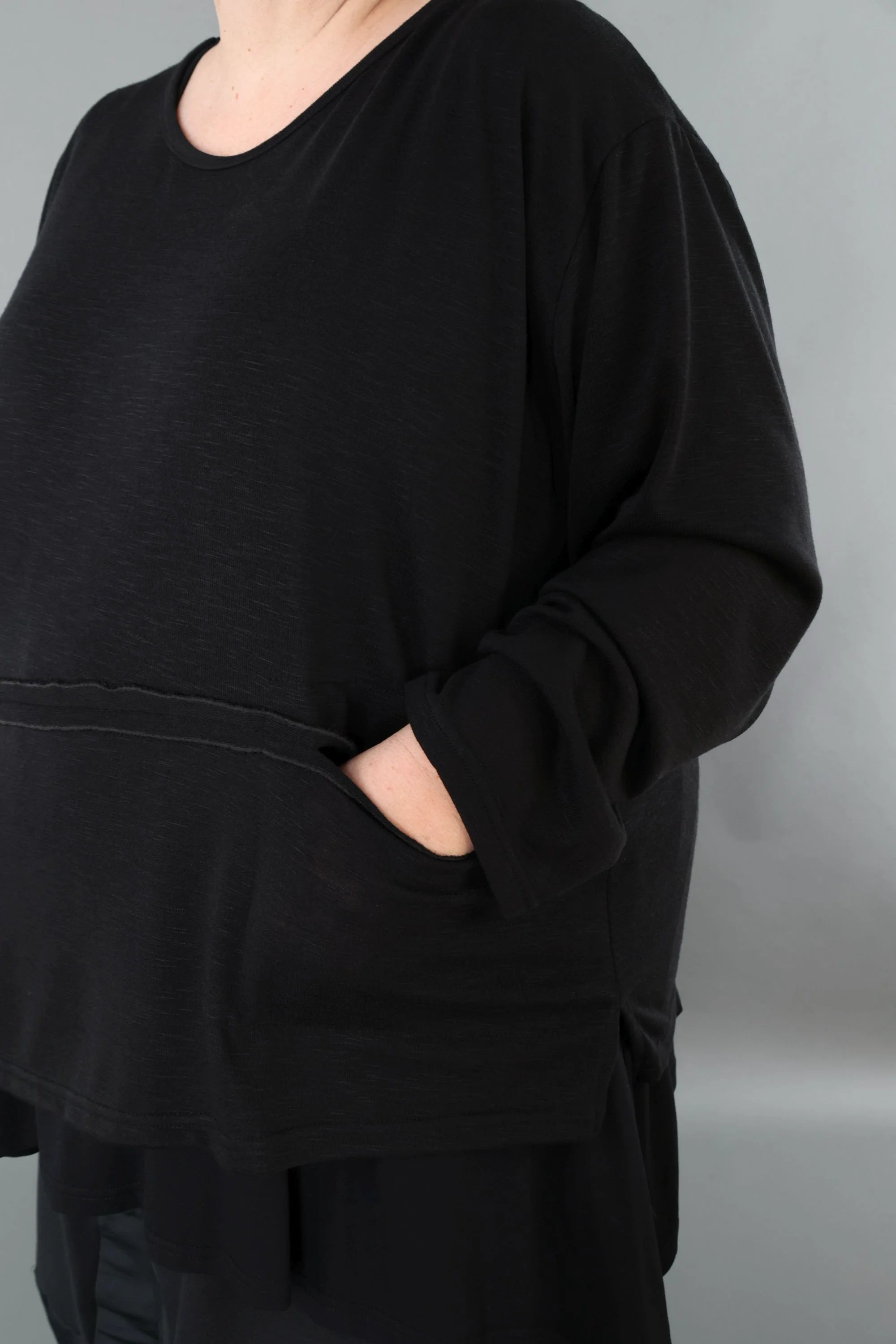  AKH Premium Bigshirt in gerader Form, aus Viskose, P1008.7130, Schwarz, Ausgefallen, Zeitlos