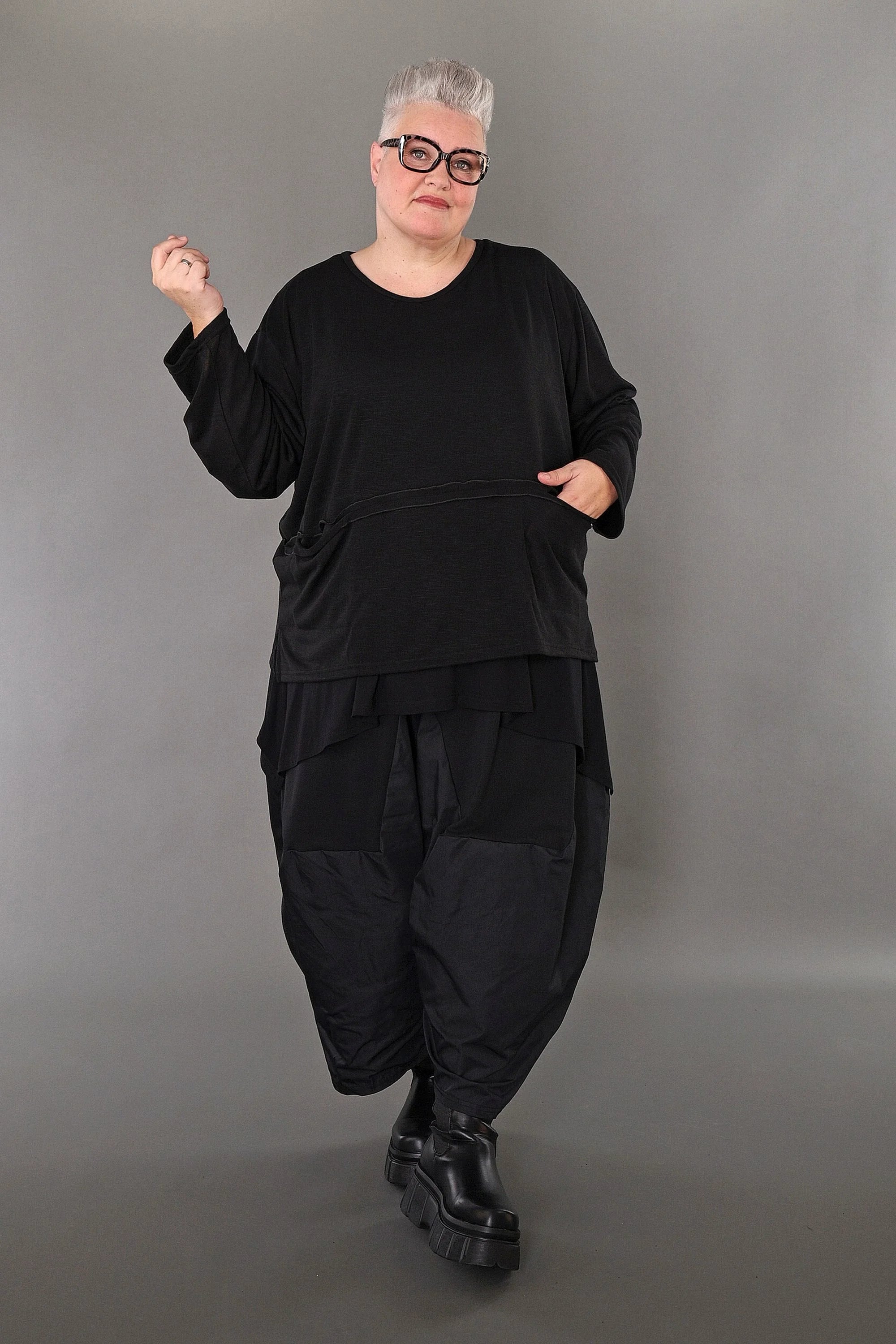  AKH Premium Bigshirt in gerader Form, aus Viskose, P1008.7130, Schwarz, Ausgefallen, Zeitlos