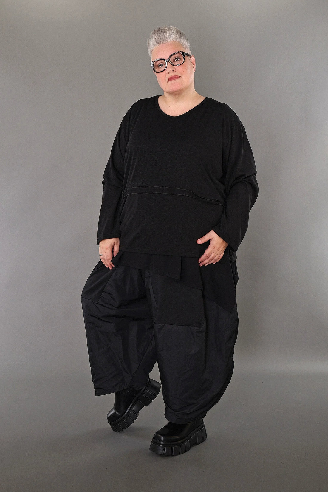  AKH Premium Bigshirt in gerader Form, aus Viskose, P1008.7130, Schwarz, Ausgefallen, Zeitlos