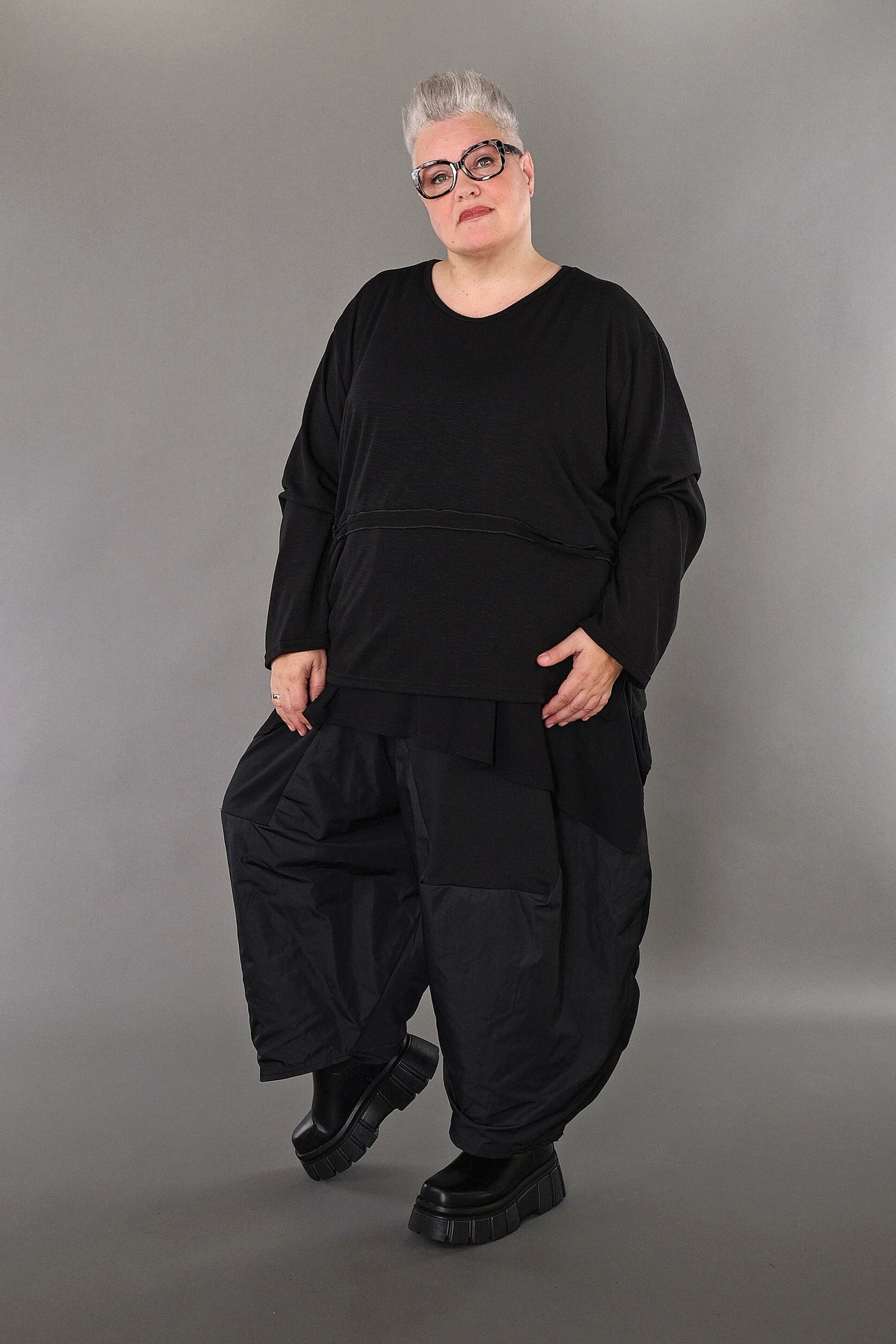  AKH Premium Bigshirt in gerader Form, aus Viskose, P1008.7130, Schwarz, Ausgefallen, Zeitlos